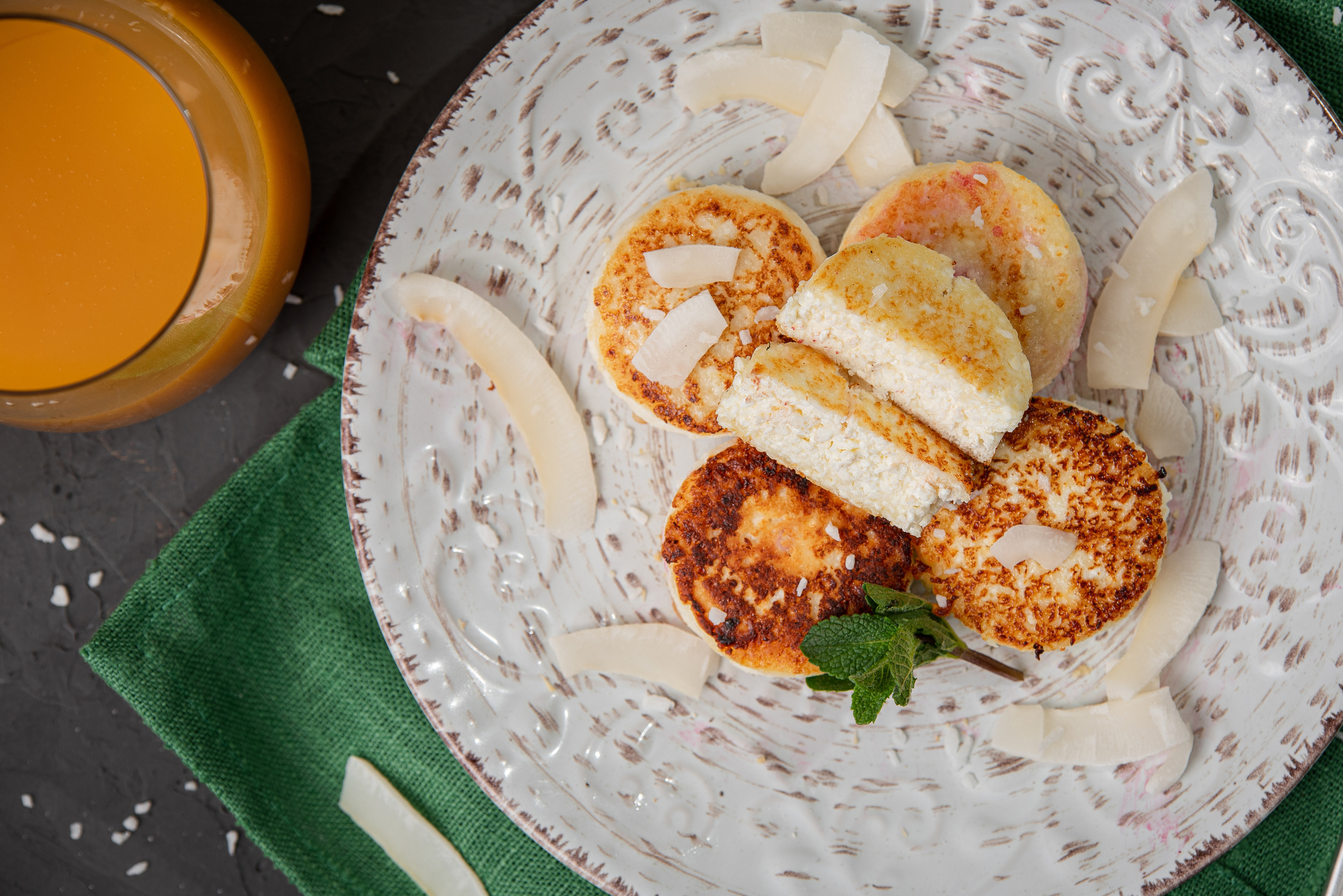 Зйомка напівфабрикатів «Маминими руками». Фостик Олександр — фотограф