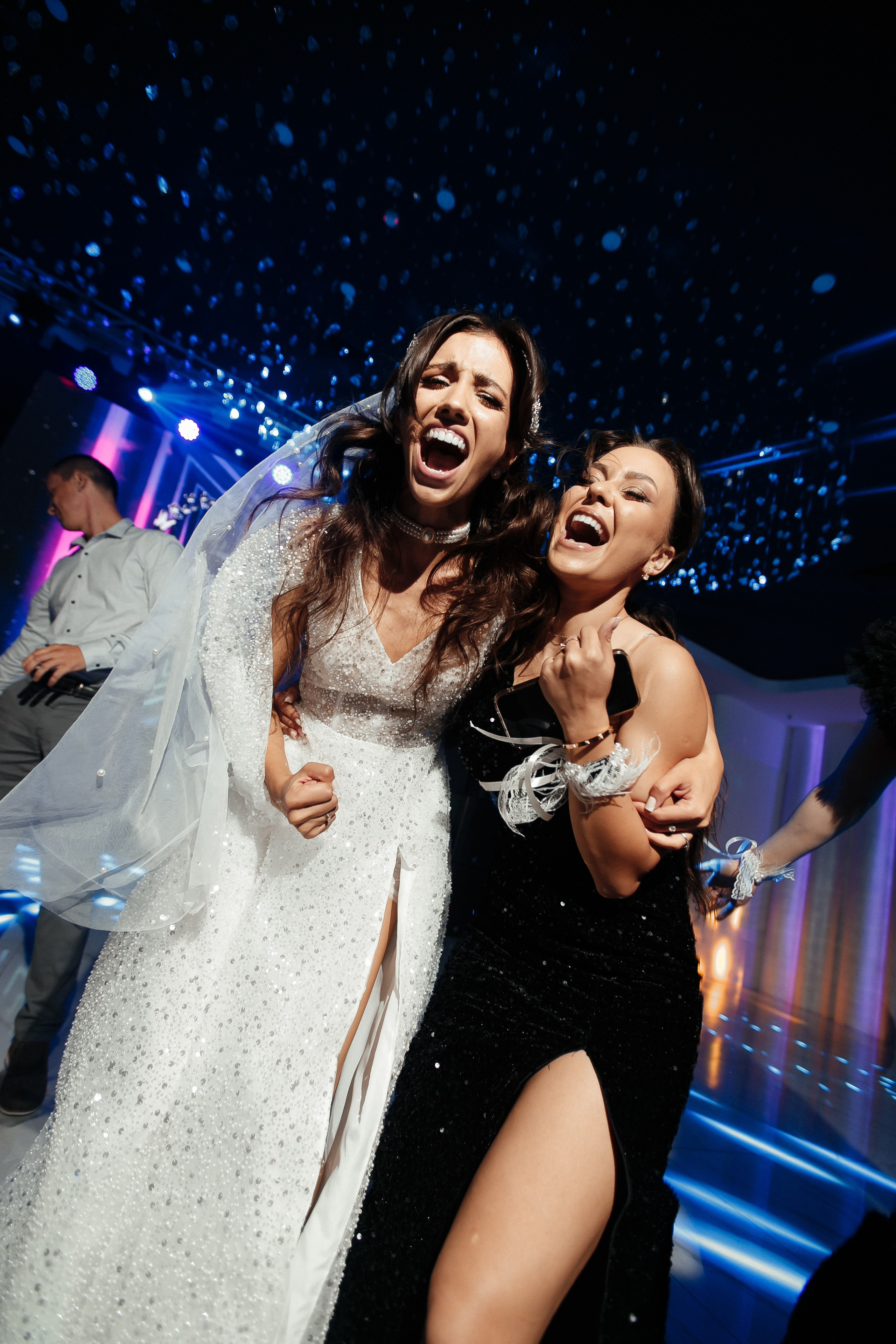 яркая атмосфера свадебной вечеринки в ресторане Richland