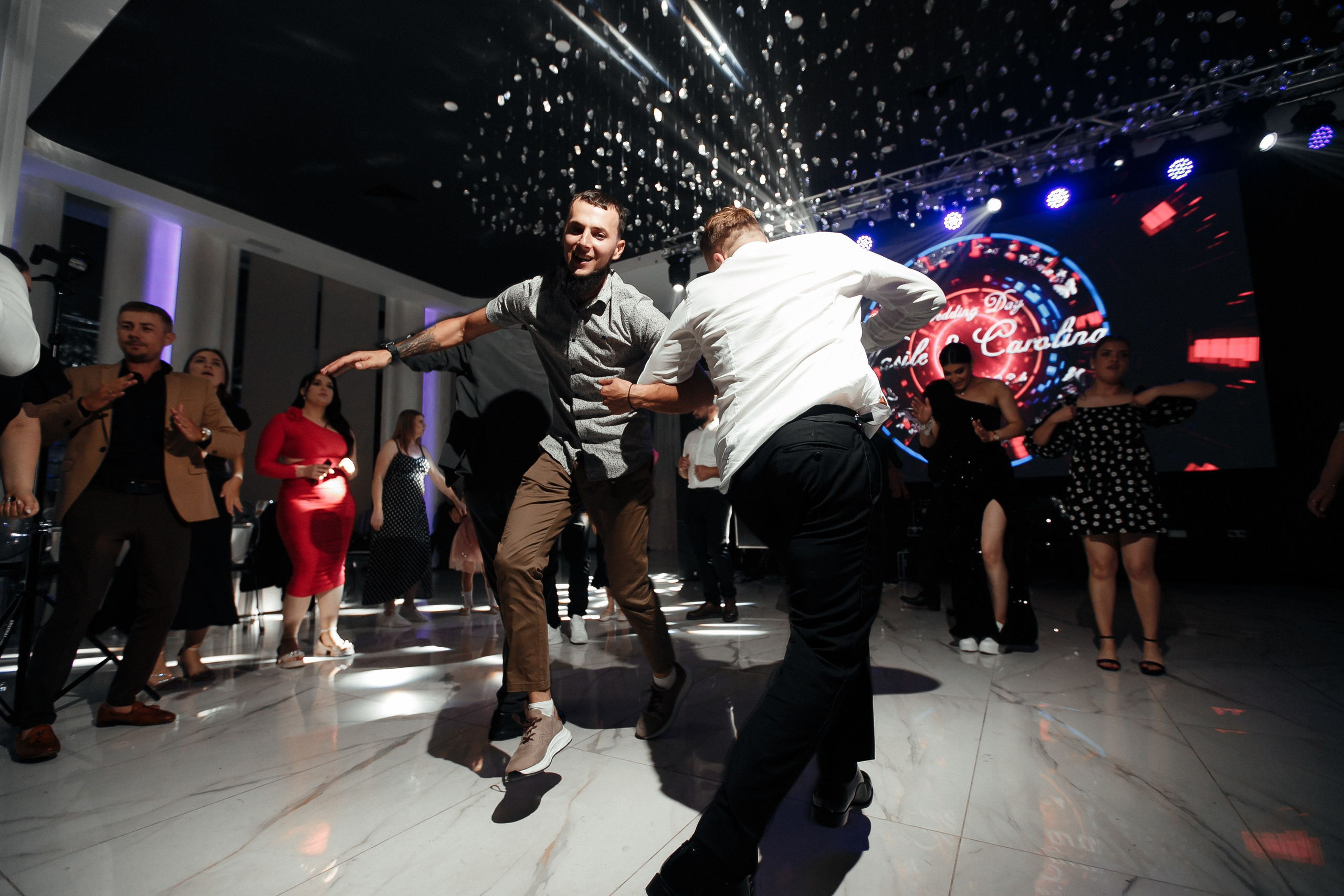 живая энергия танцев на свадебном празднике