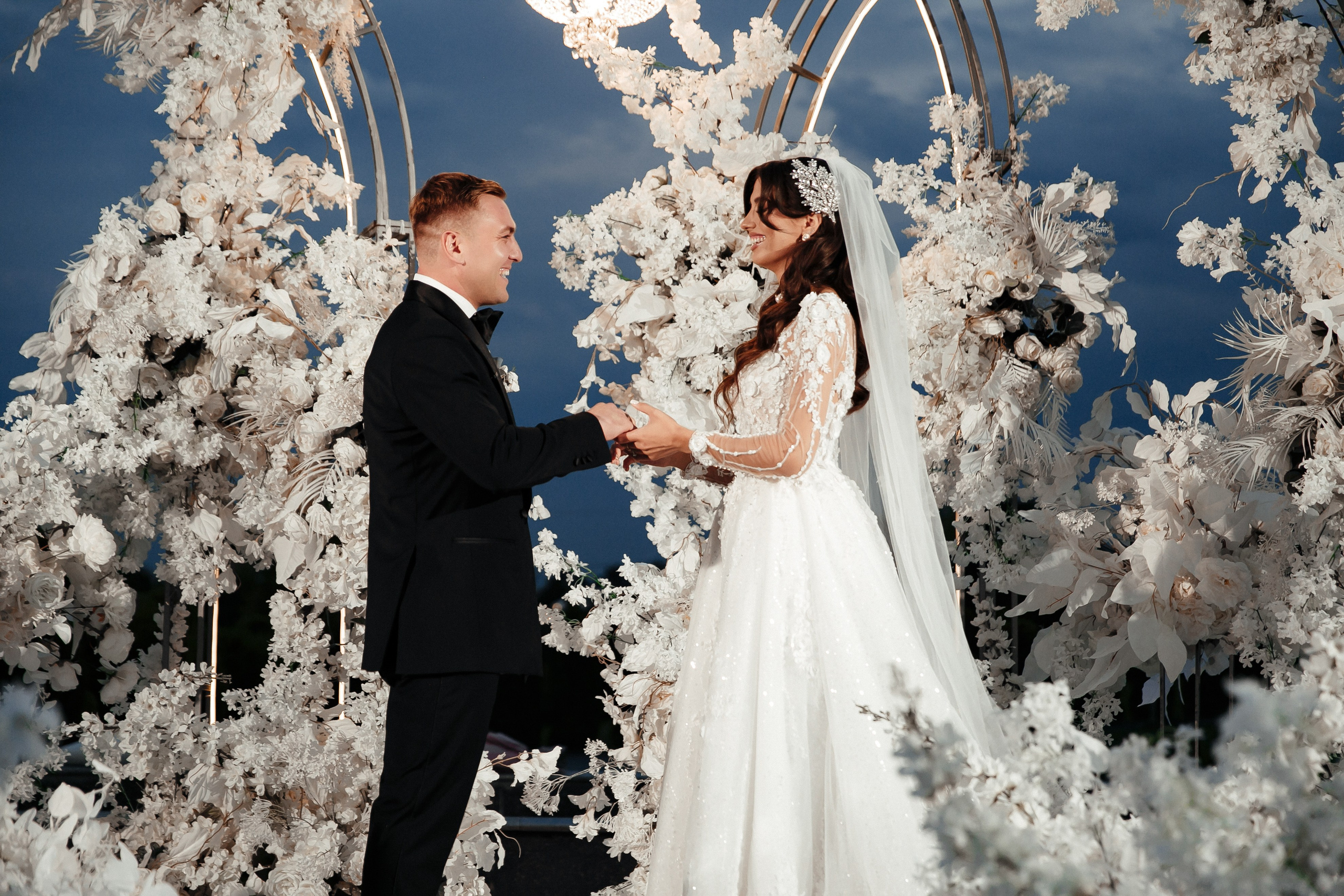 Свадебная фотосессия Vasilie & Carolina в ресторане Richland — eS Photography. Fotograf nuntă & botez în Chișinău — eS Photography