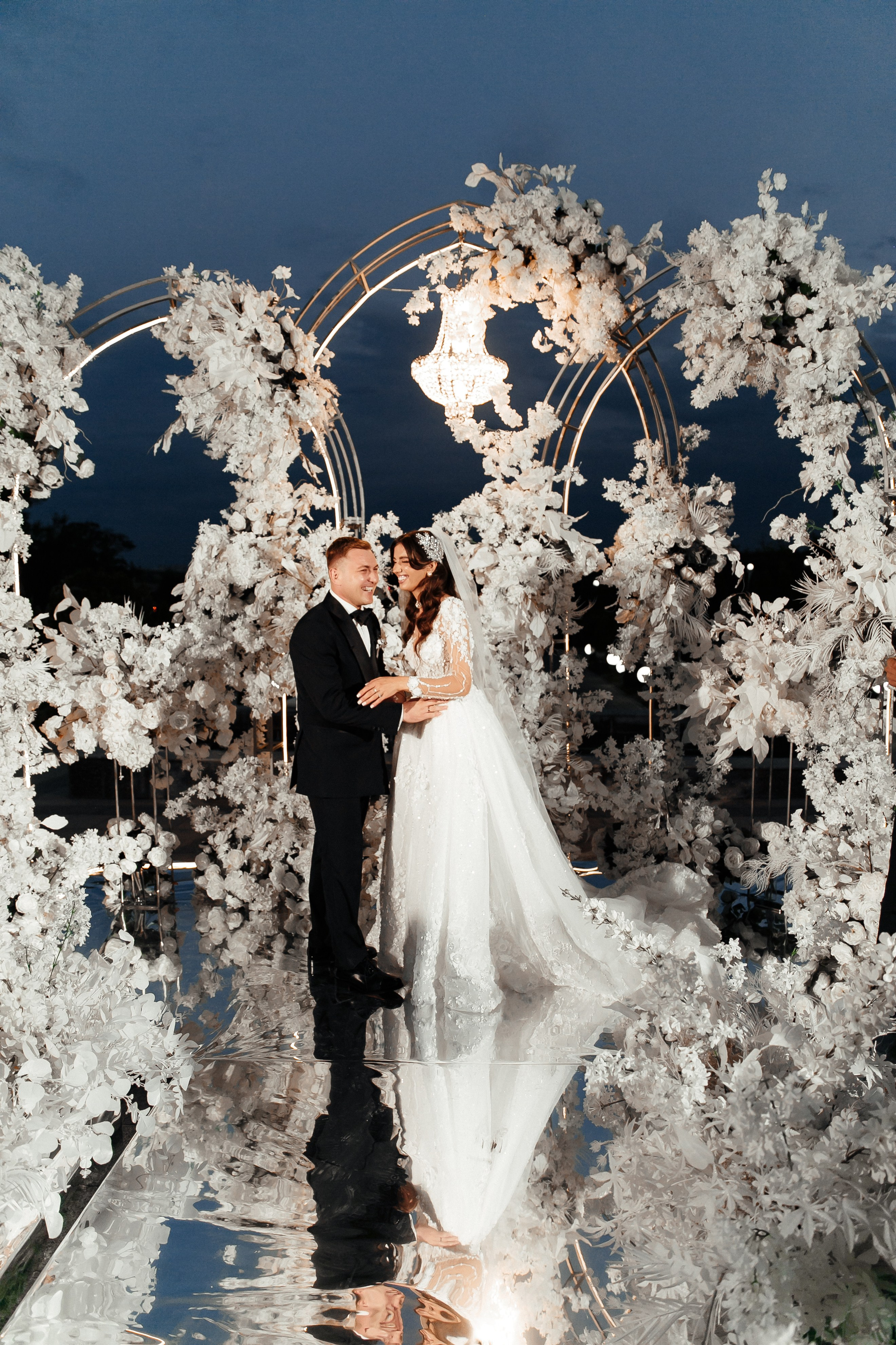 Свадебная фотосессия Vasilie & Carolina в ресторане Richland — eS Photography. Fotograf nuntă & botez în Chișinău — eS Photography