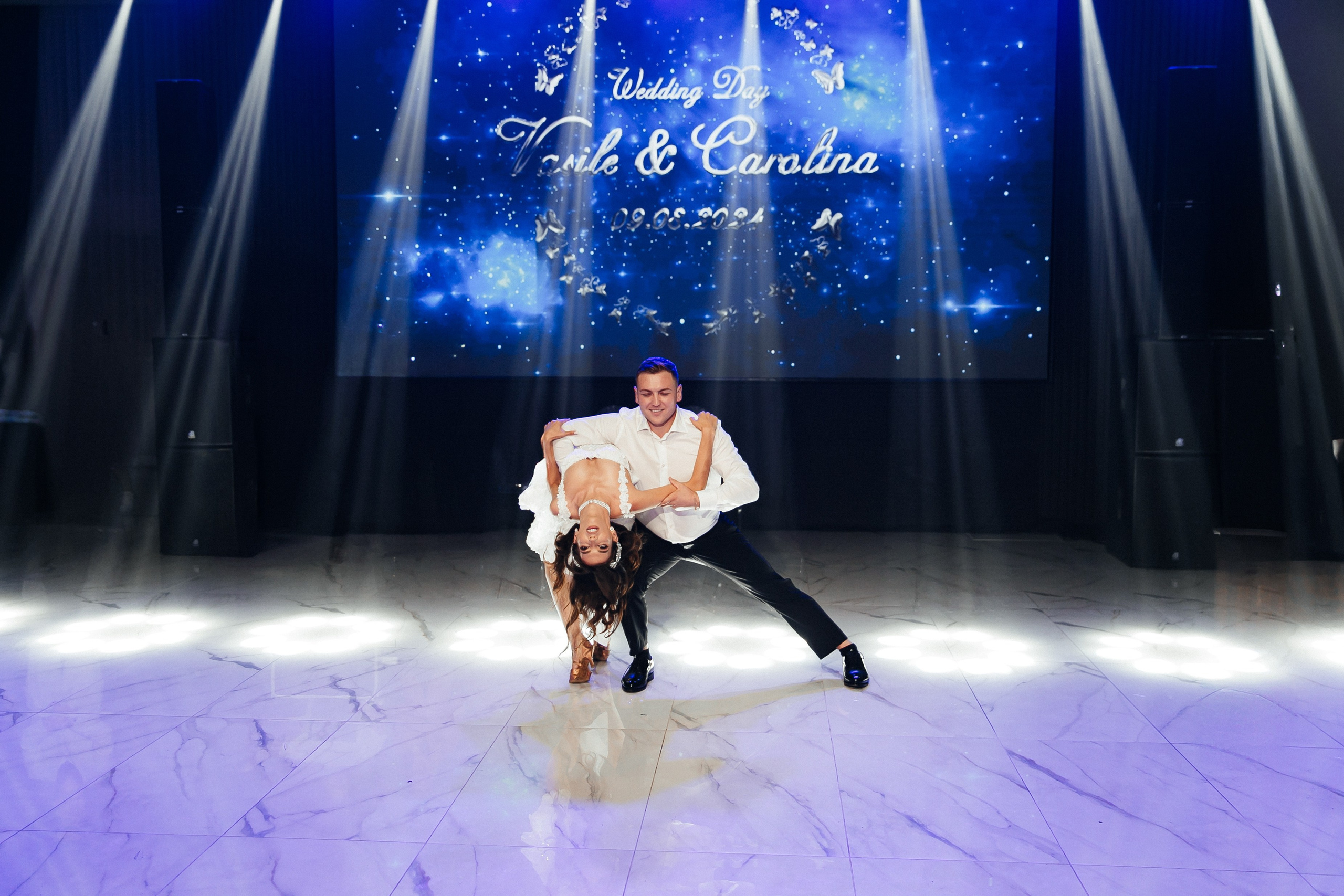 романтический момент первого танца на свадьбе в Кишиневе