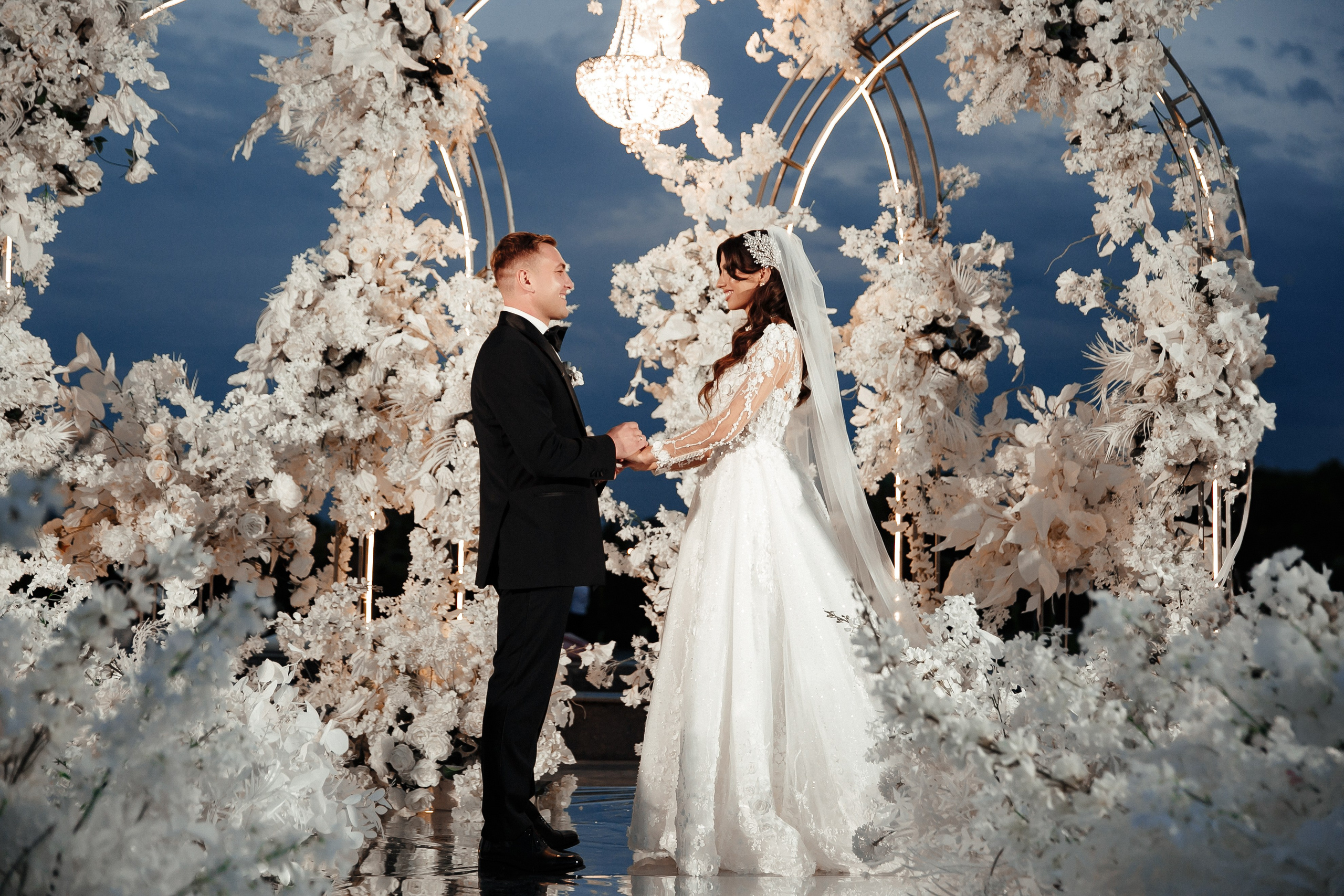 Свадебная фотосессия Vasilie & Carolina в ресторане Richland — eS Photography. Fotograf nuntă & botez în Chișinău — eS Photography