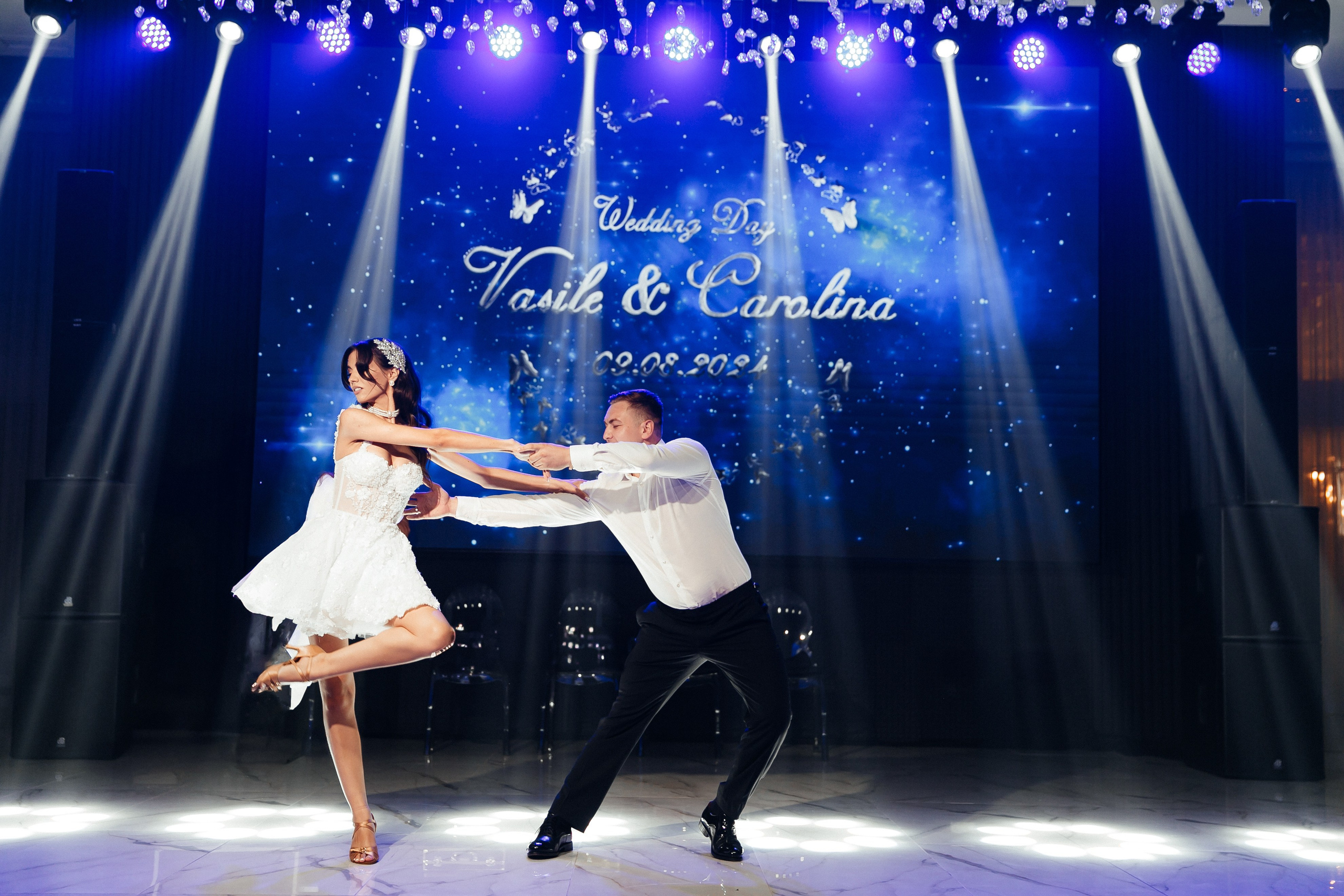 первый танец молодоженов в Richland с красивым светом