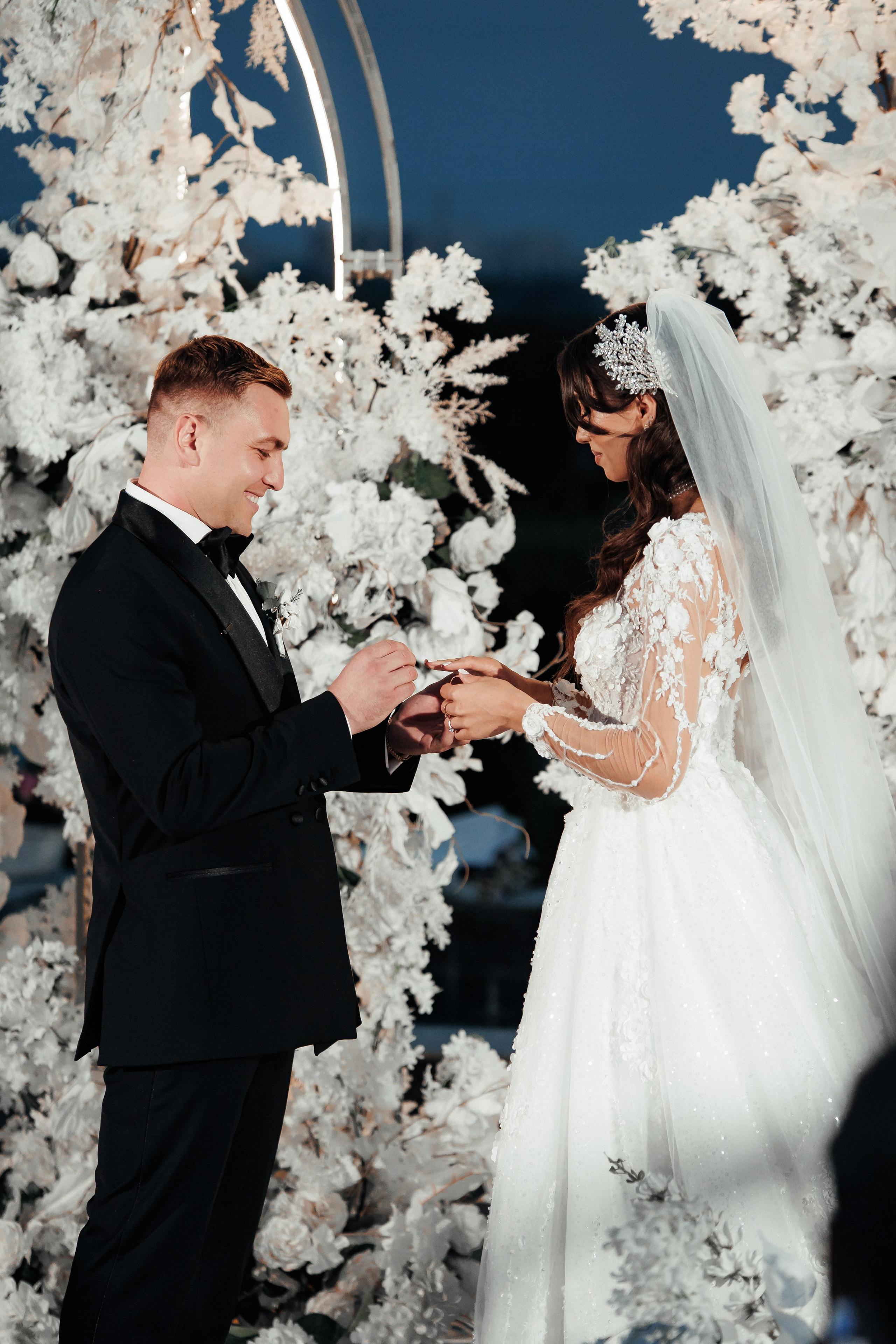 Свадебная фотосессия Vasilie & Carolina в ресторане Richland — eS Photography. Fotograf nuntă & botez în Chișinău — eS Photography