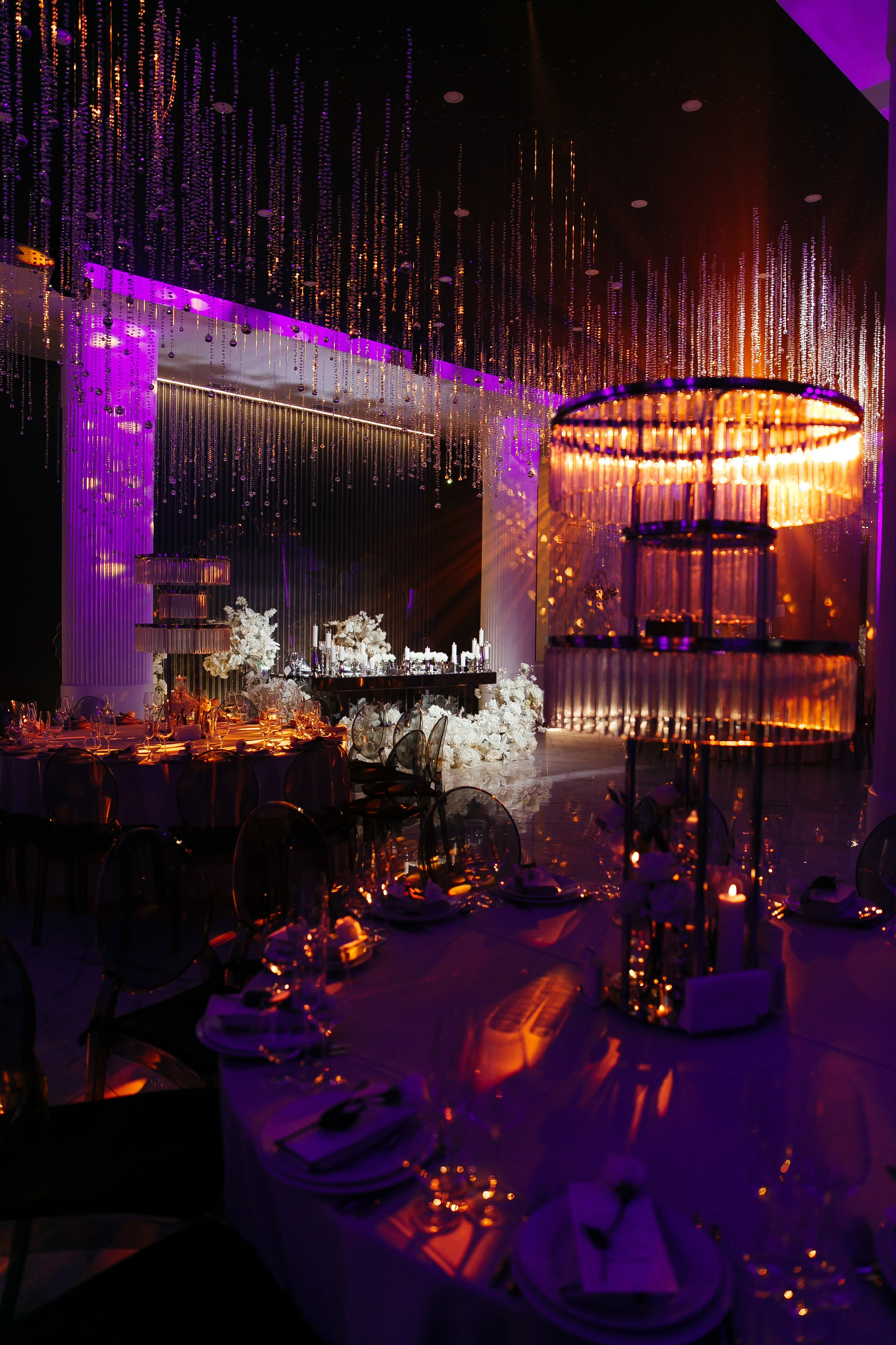 шикарный декор от Cristal decor подчеркивает стиль свадьбы