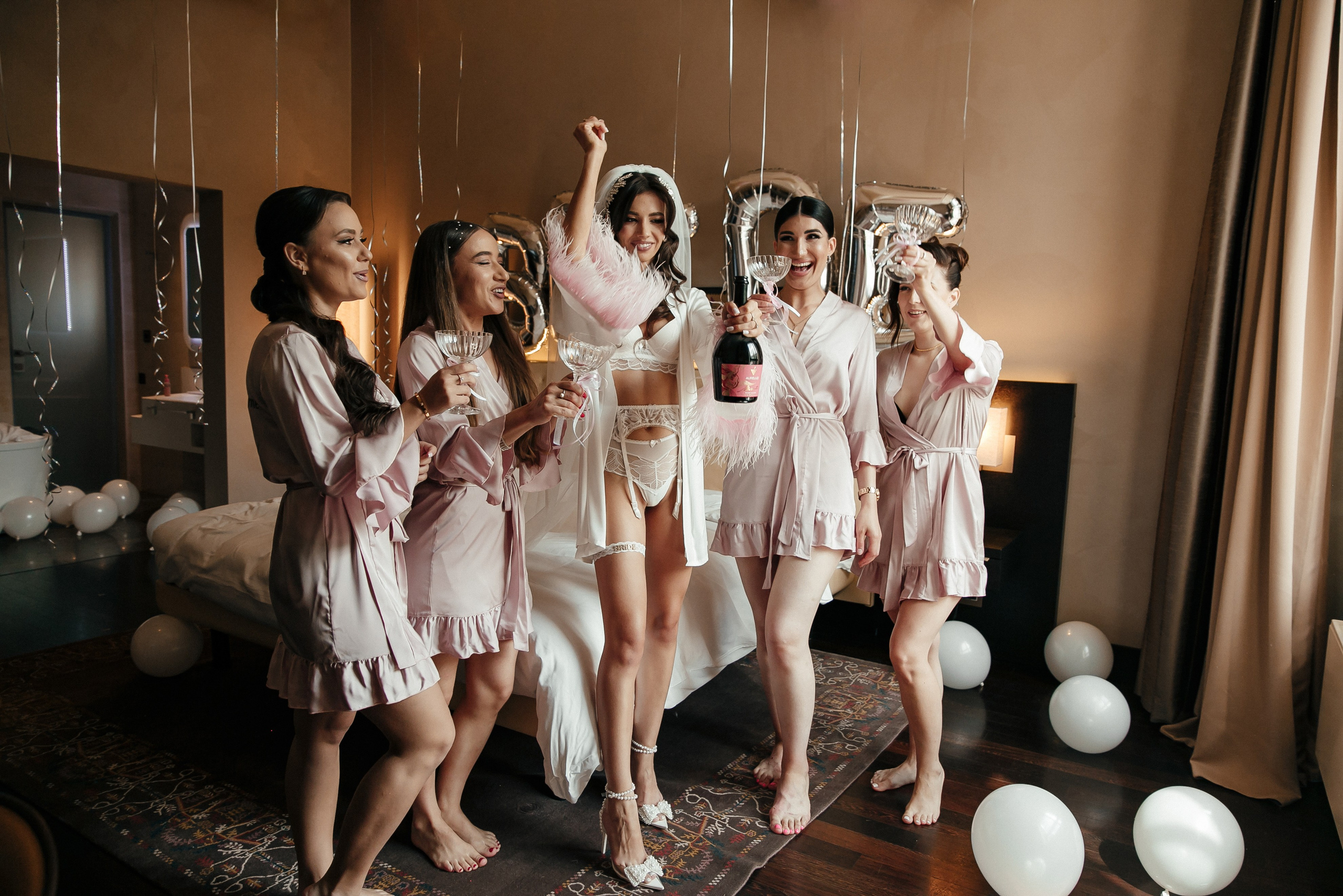 открываем шампанское в отеле BERD’S Кишинев