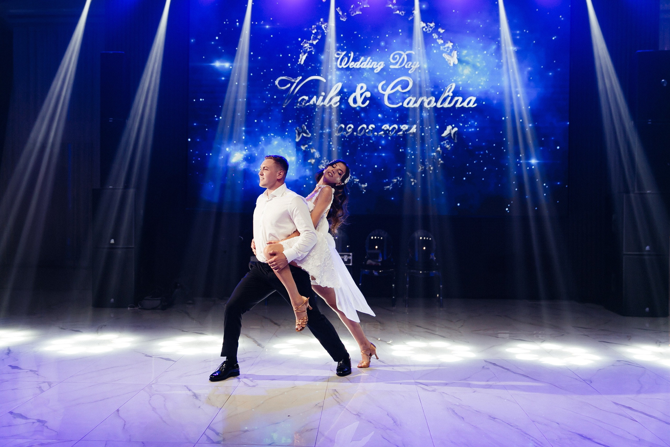 незабываемый красивый первый  танец молодоженов 