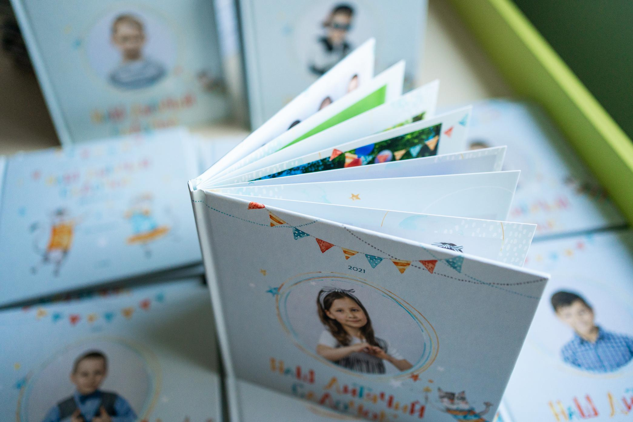 Цікаві випускні альбоми для випускників садочків Києва та України. Фотограф Київ Кислюк Олена
