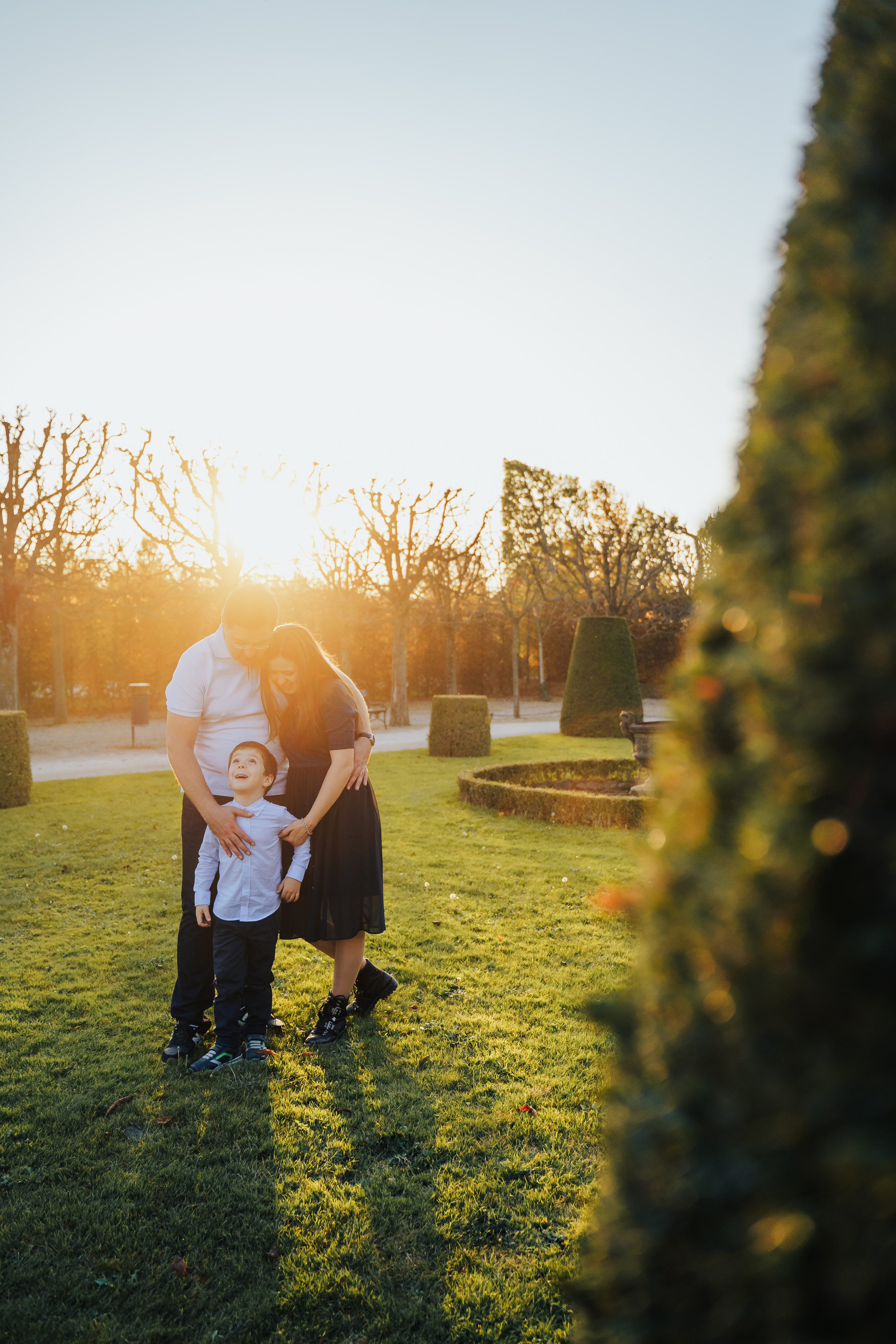 Family walking. Photographer in London Daria Agafonova