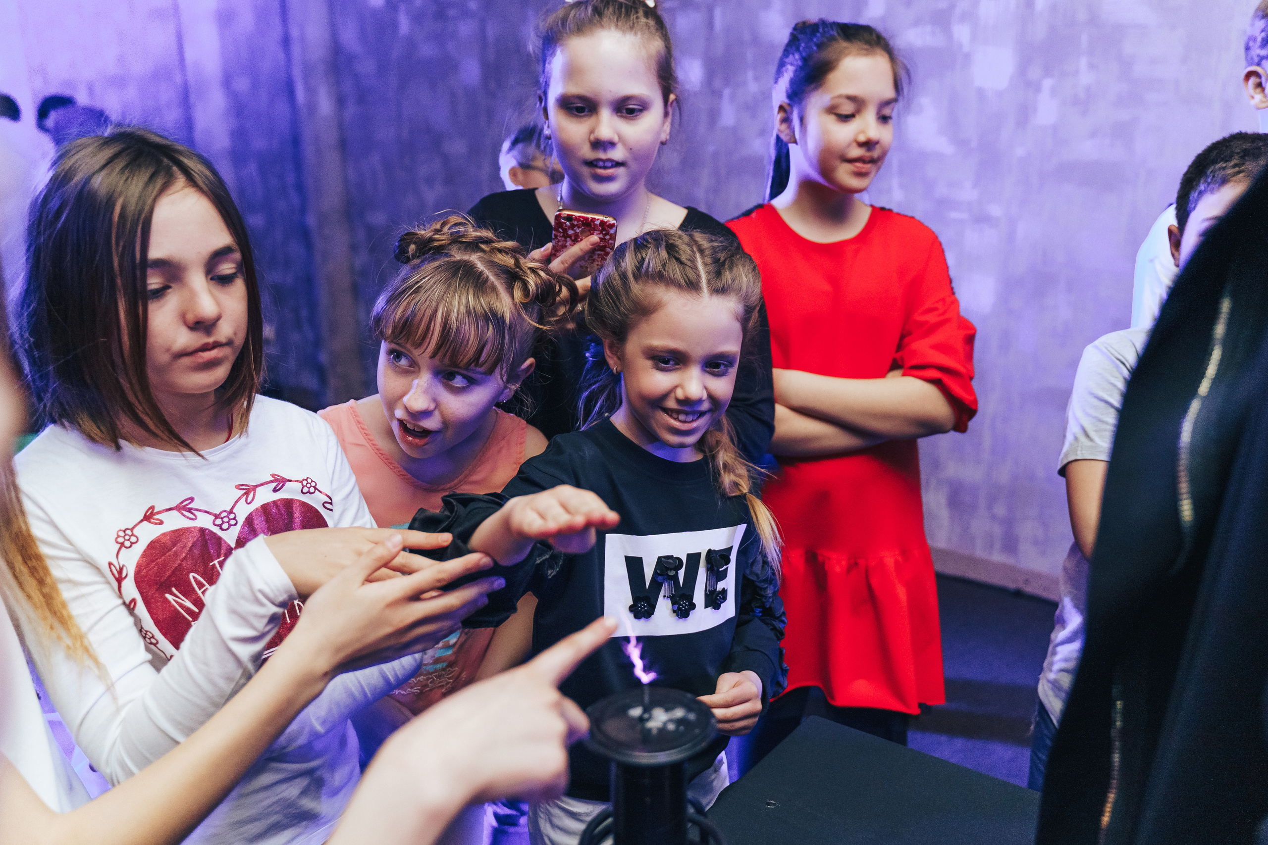 Teenage birthday party in the entertainment center. Photographer in London Daria Agafonova