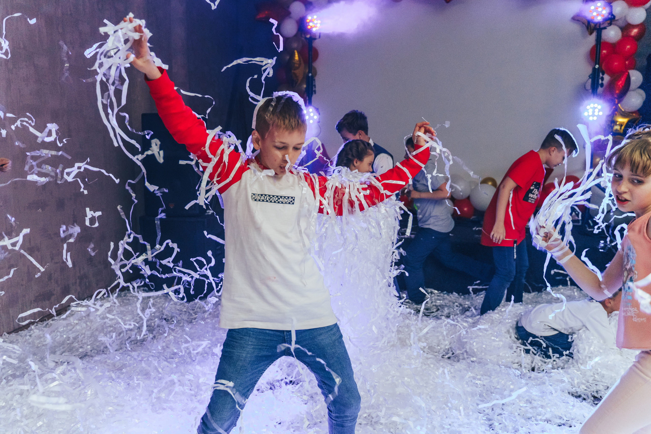 Teenage birthday party in the entertainment center. Photographer in London Daria Agafonova