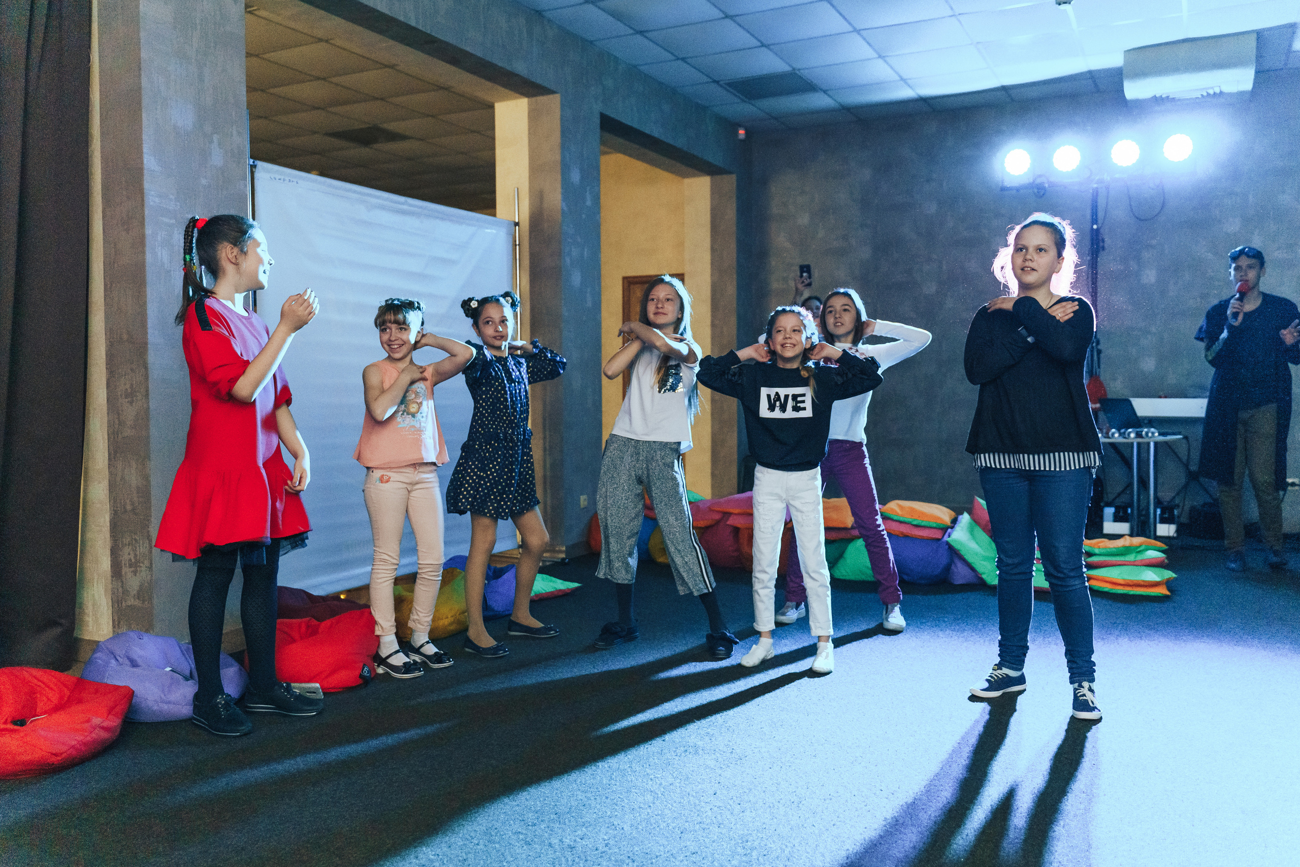 Teenage birthday party in the entertainment center. Photographer in London Daria Agafonova