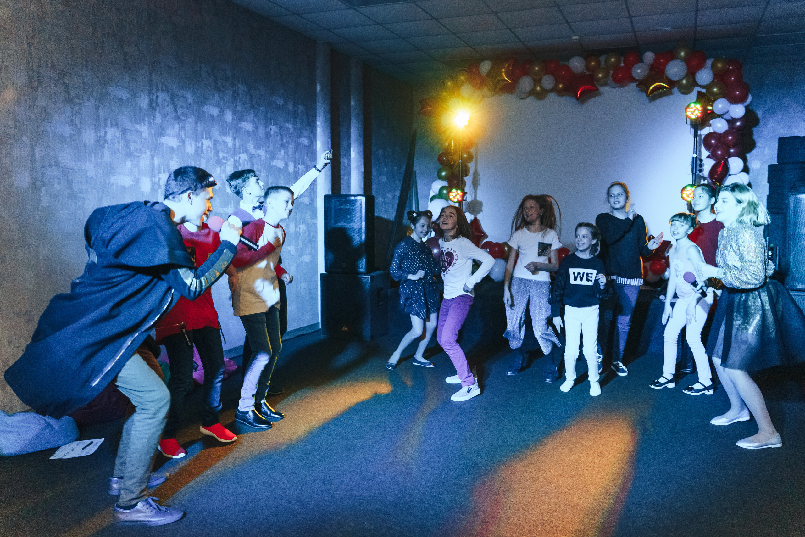 Teenage birthday party in the entertainment center. Photographer in London Daria Agafonova