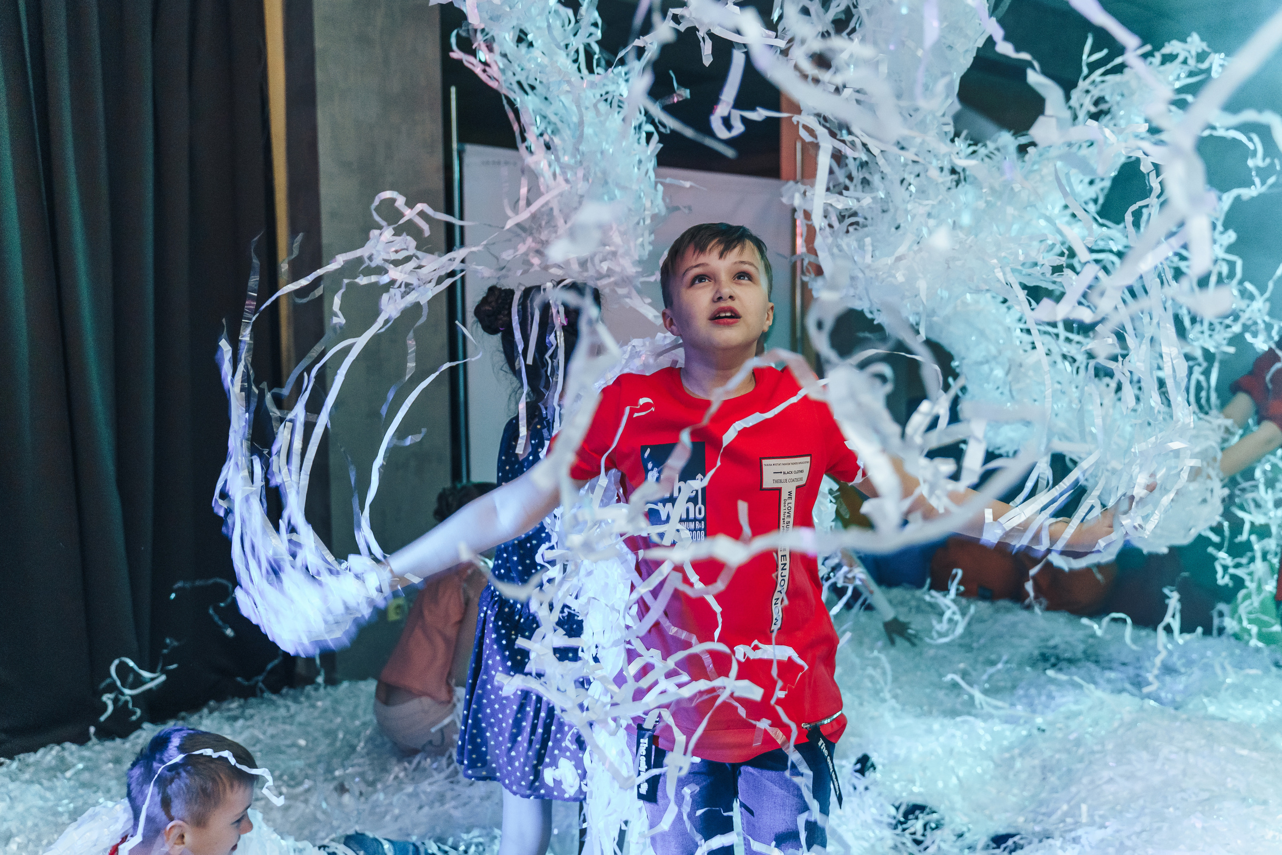 Teenage birthday party in the entertainment center. Photographer in London Daria Agafonova