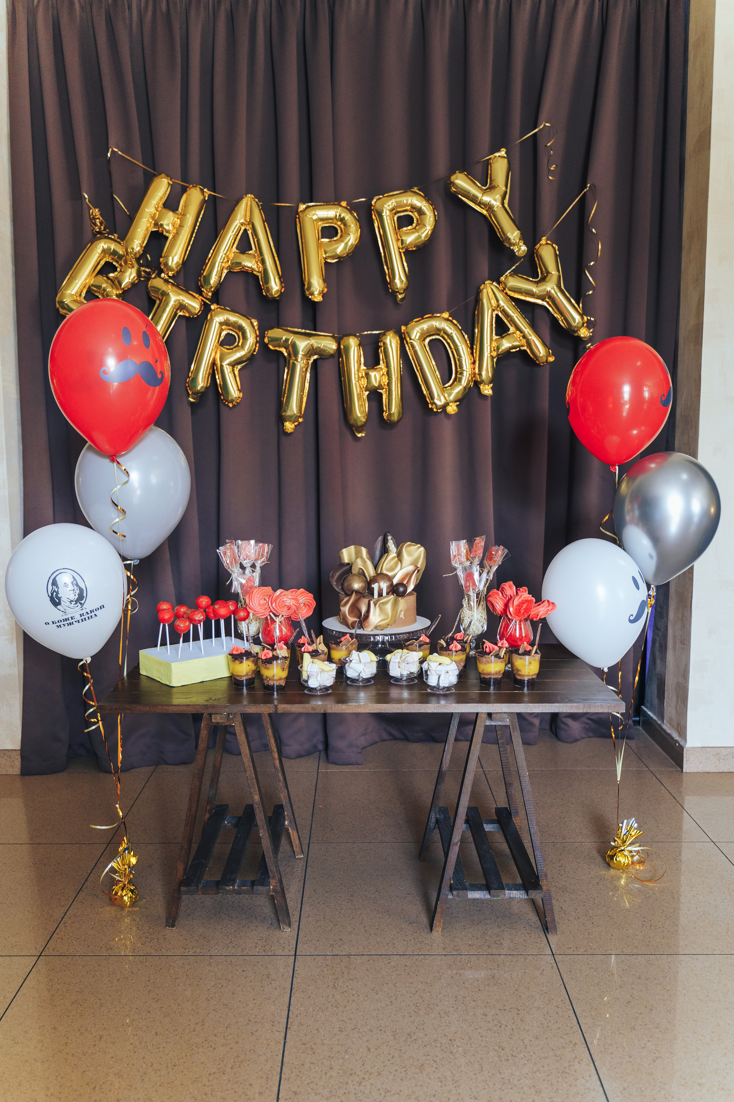 Teenage birthday party in the entertainment center. Photographer in London Daria Agafonova