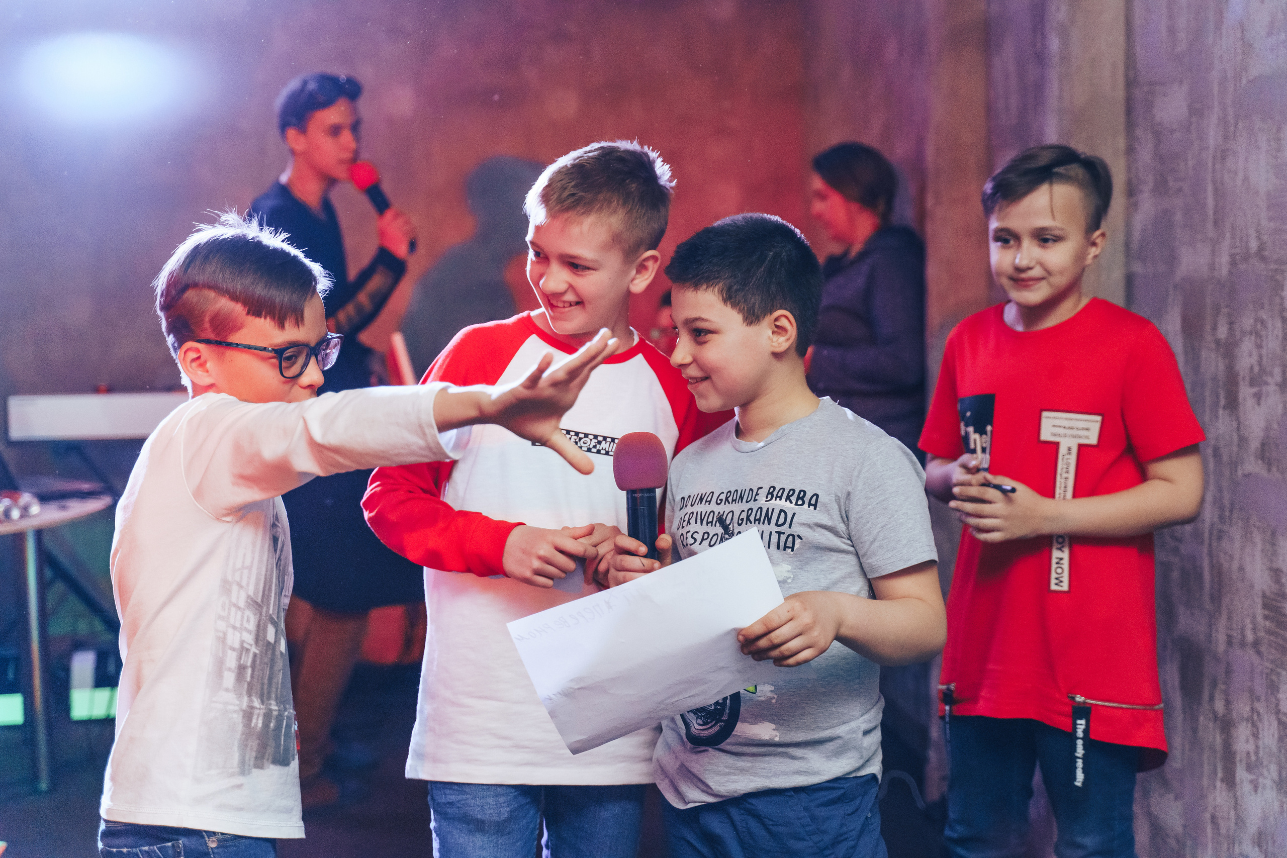 Teenage birthday party in the entertainment center. Photographer in London Daria Agafonova