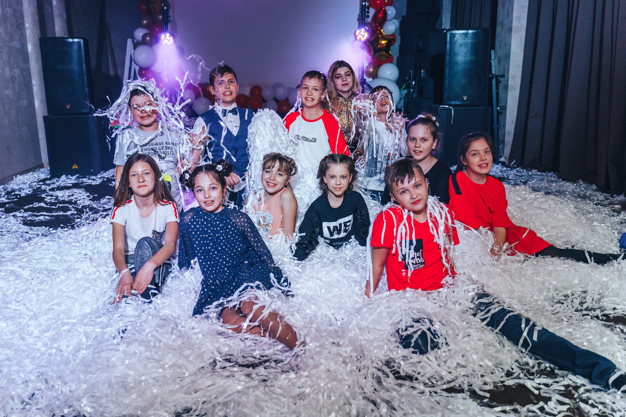 Teenage birthday party in the entertainment center. Photographer in London Daria Agafonova