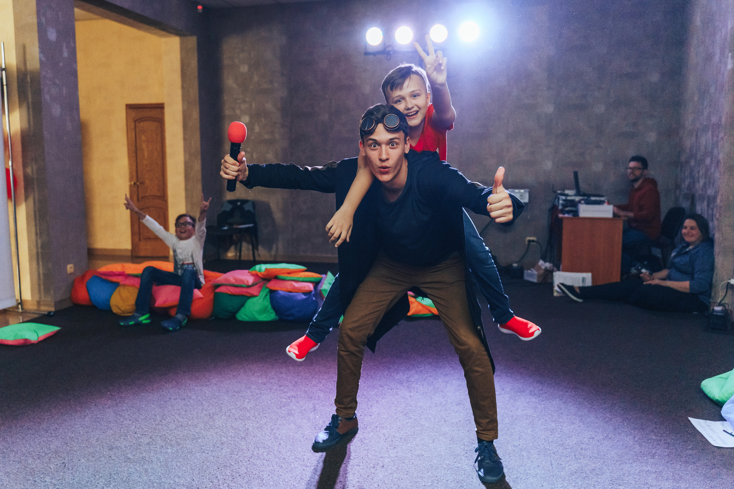 Teenage birthday party in the entertainment center. Photographer in London Daria Agafonova
