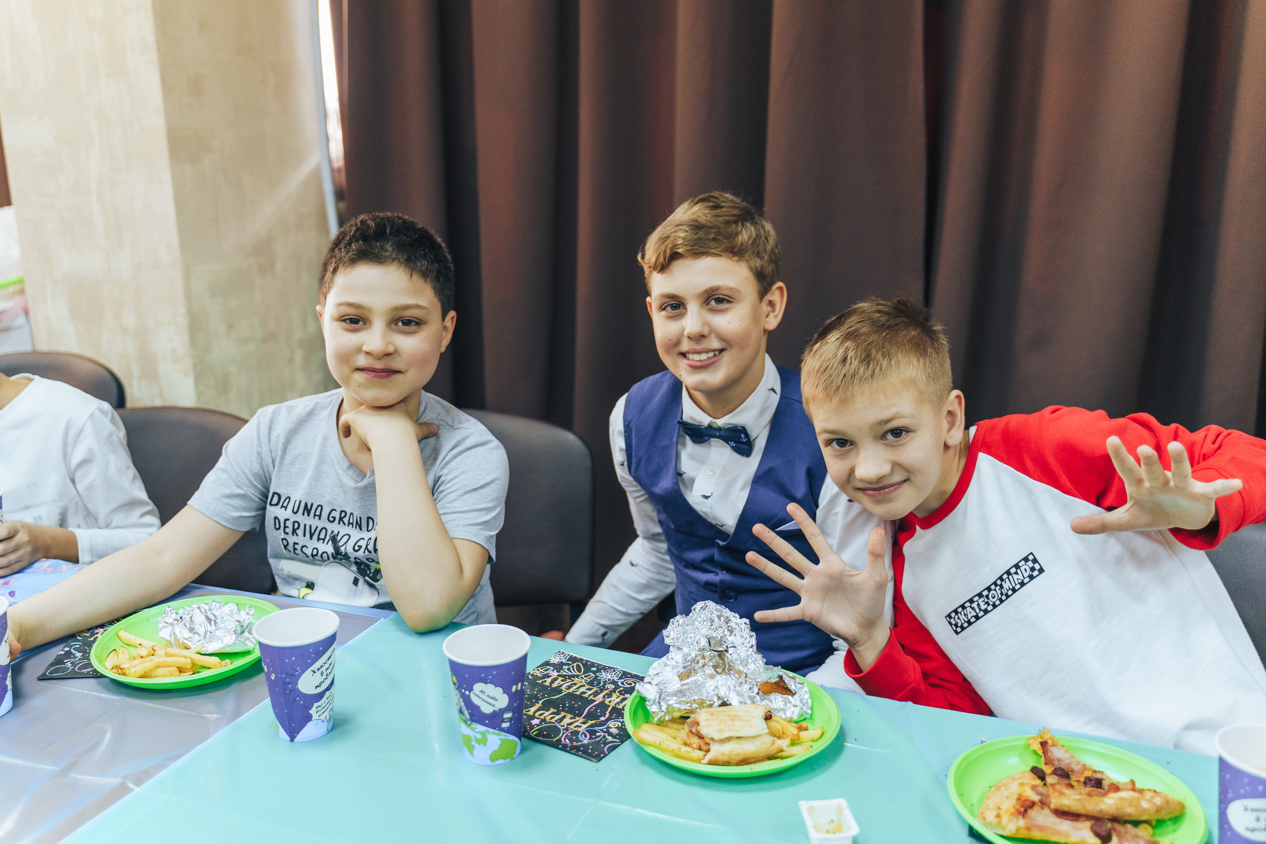 Teenage birthday party in the entertainment center. Photographer in London Daria Agafonova