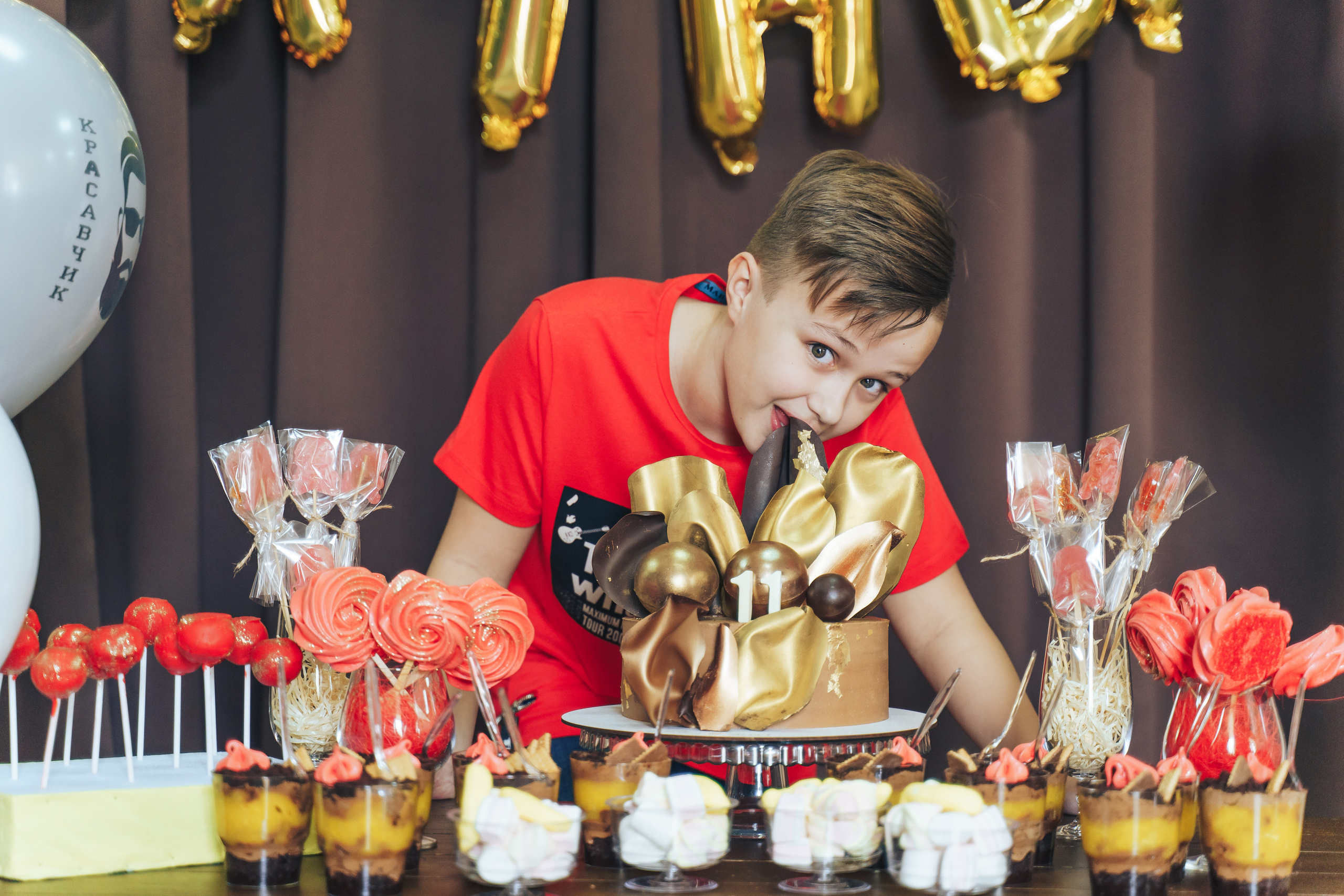Teenage birthday party in the entertainment center. Photographer in London Daria Agafonova