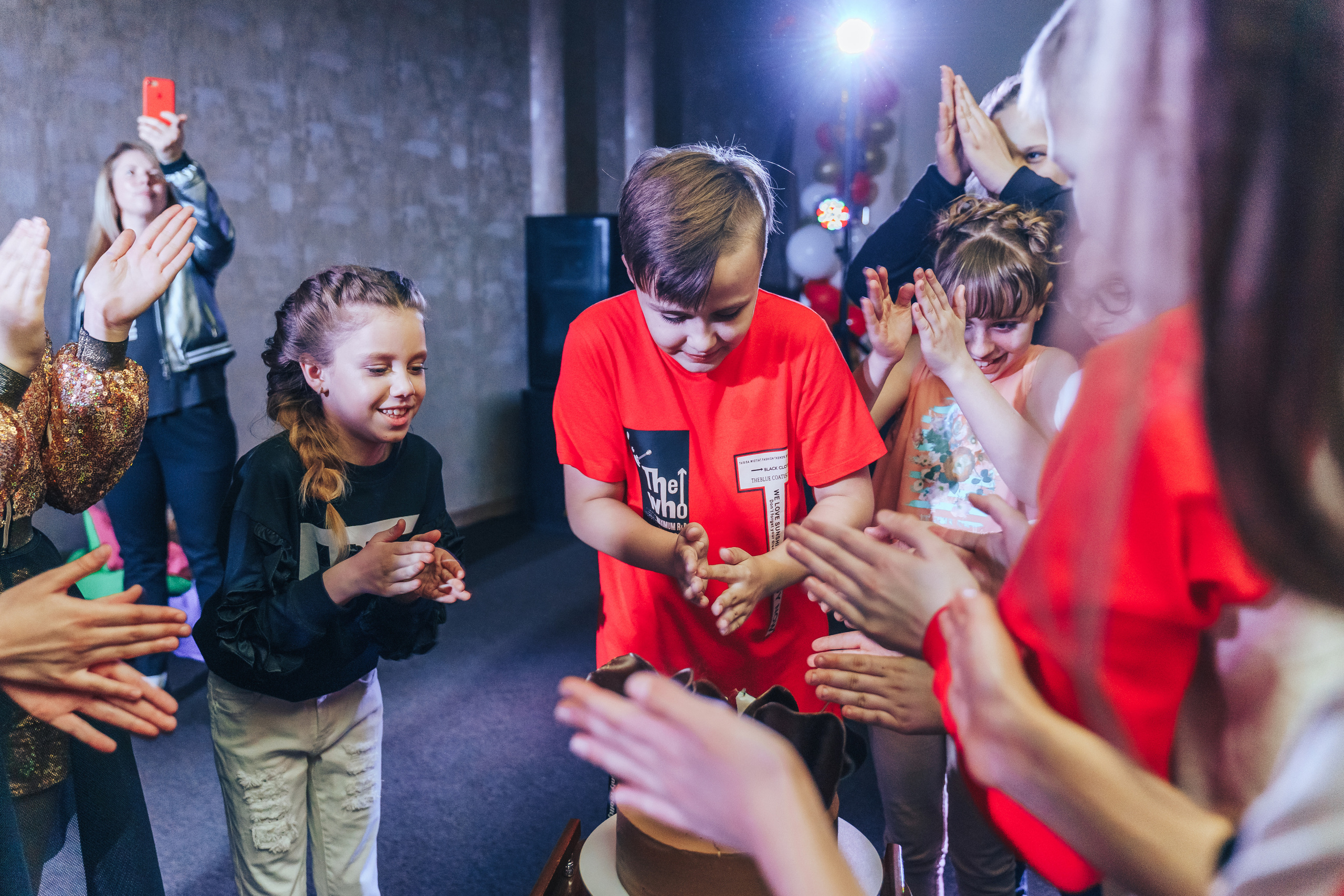 Teenage birthday party in the entertainment center. Photographer in London Daria Agafonova