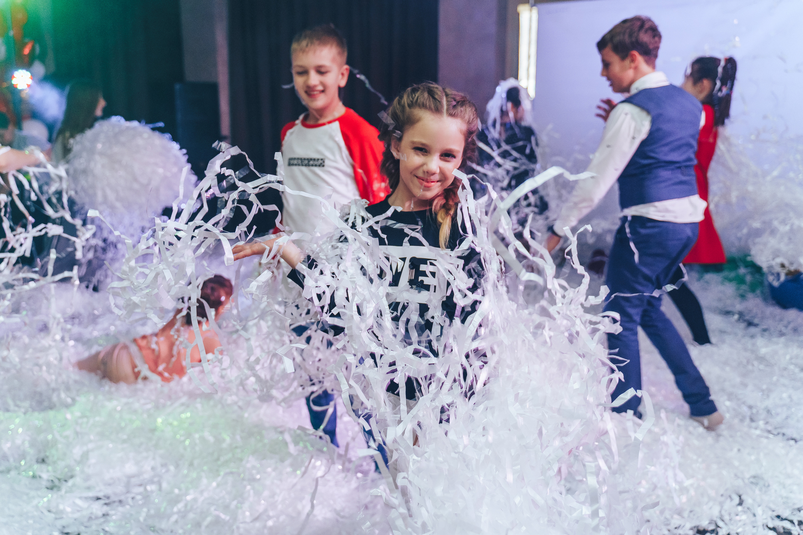 Teenage birthday party in the entertainment center. Photographer in London Daria Agafonova