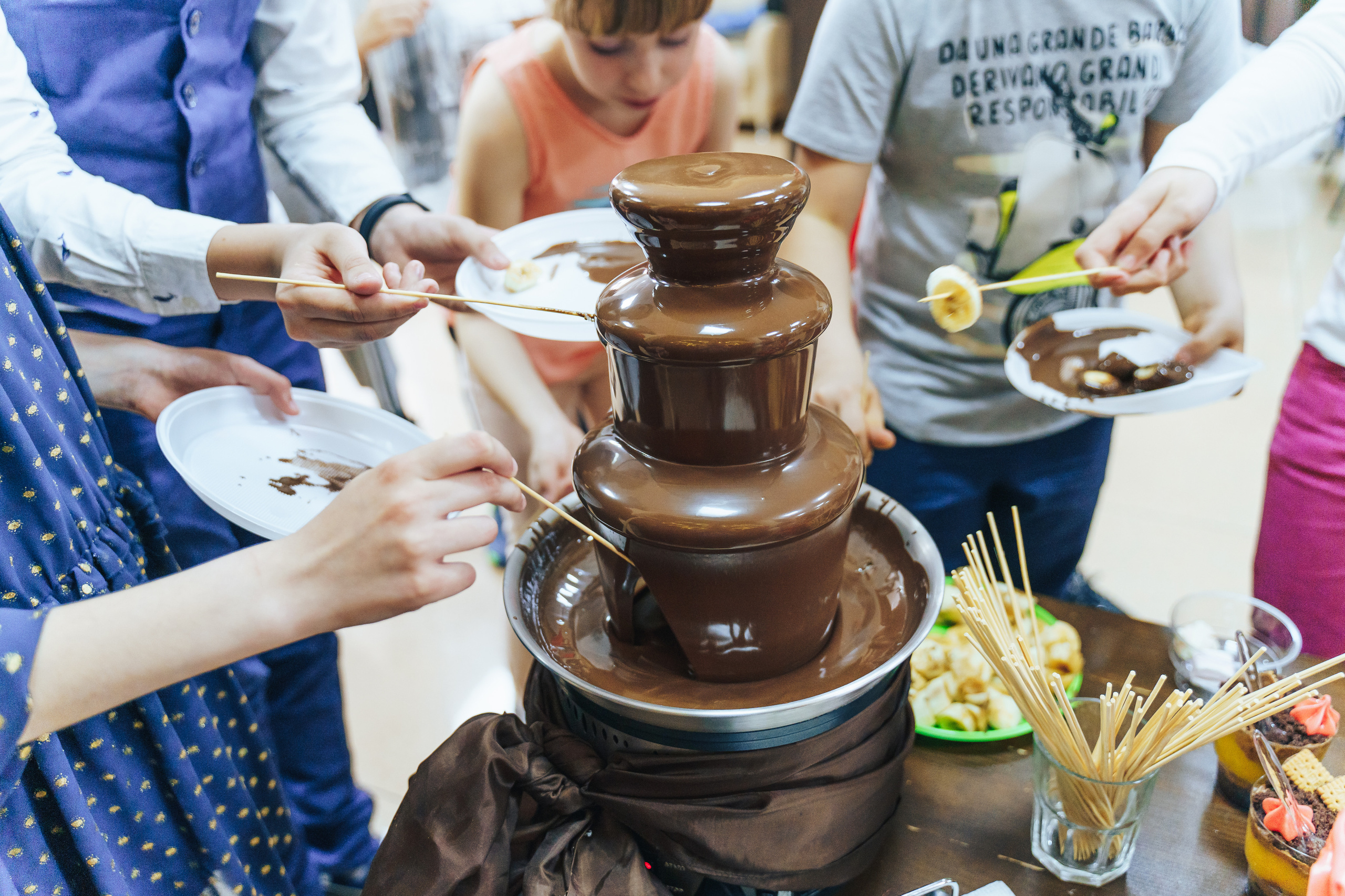 Teenage birthday party in the entertainment center. Photographer in London Daria Agafonova