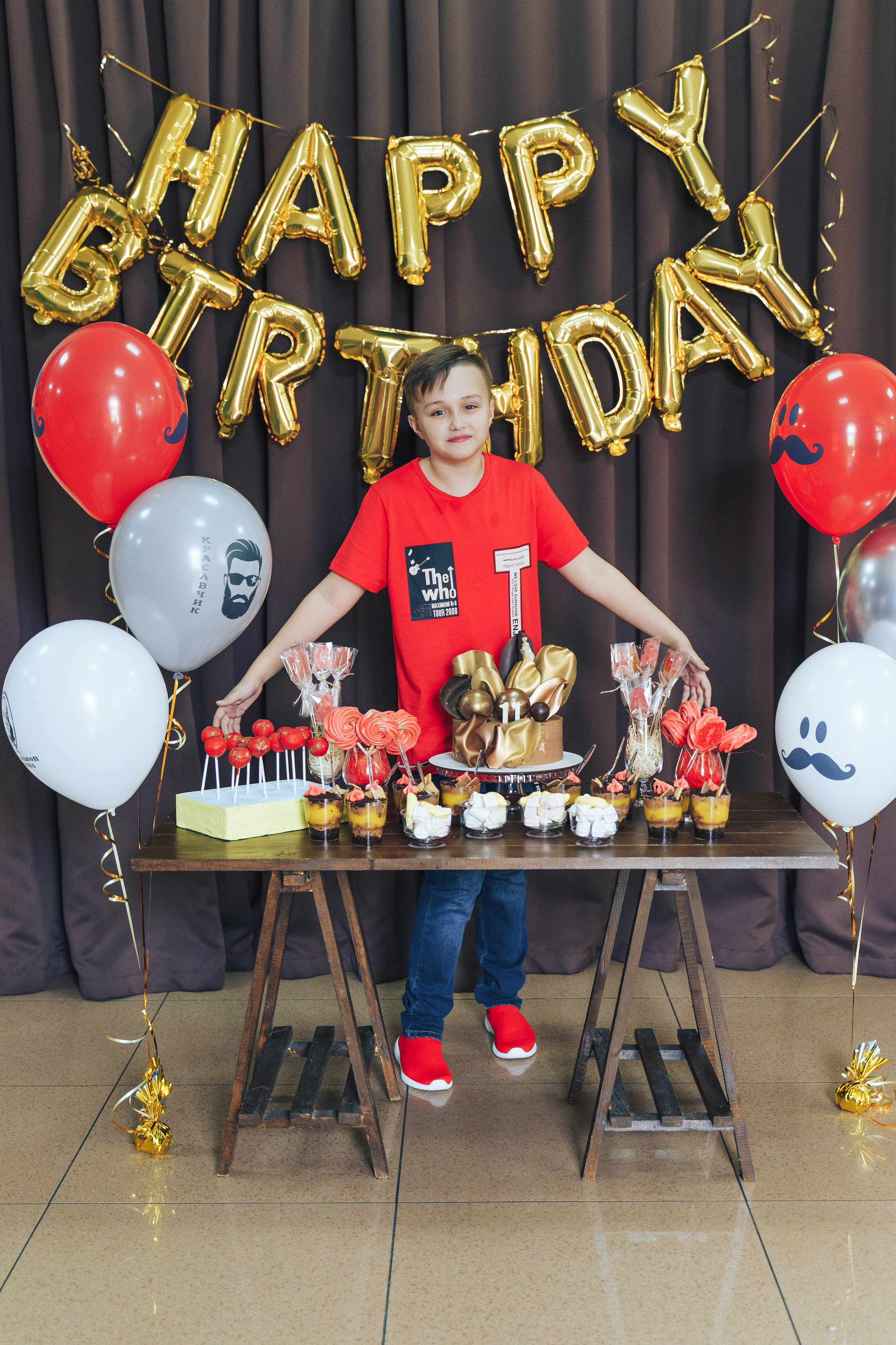 Teenage birthday party in the entertainment center. Photographer in London Daria Agafonova