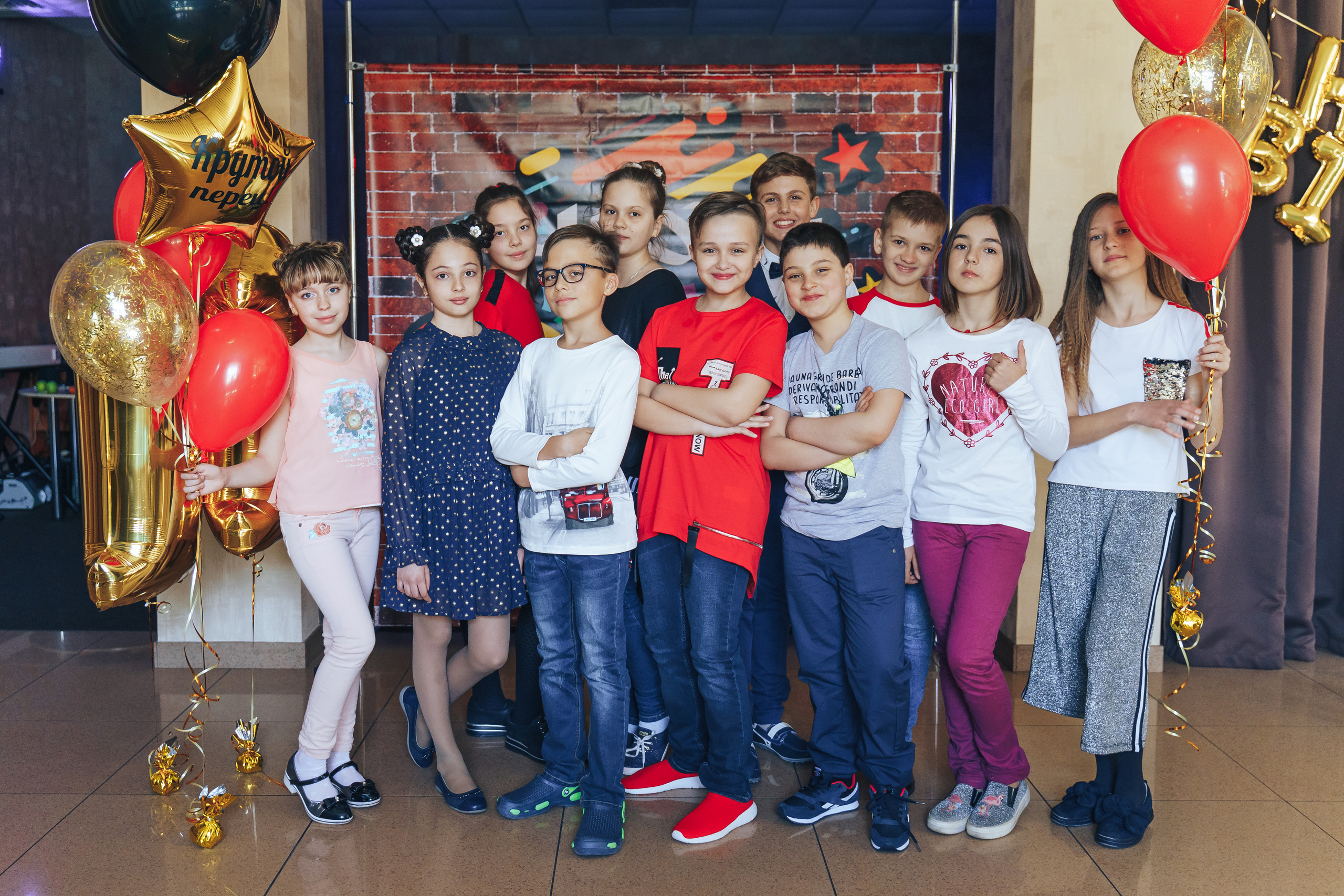 Teenage birthday party in the entertainment center. Photographer in London Daria Agafonova