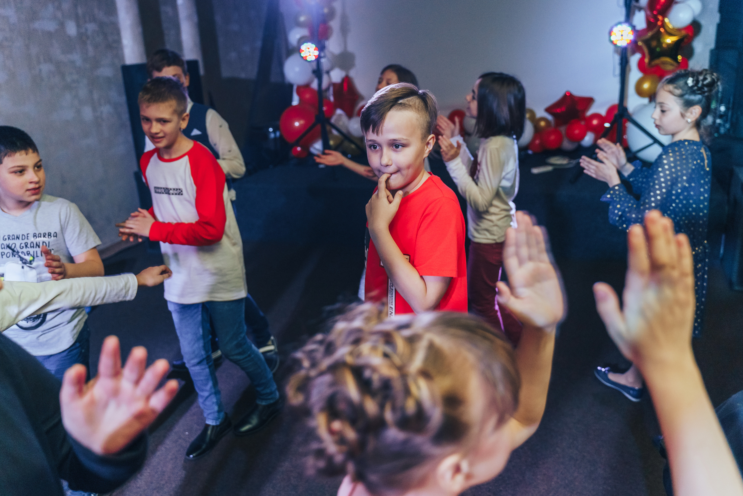 Teenage birthday party in the entertainment center. Photographer in London Daria Agafonova