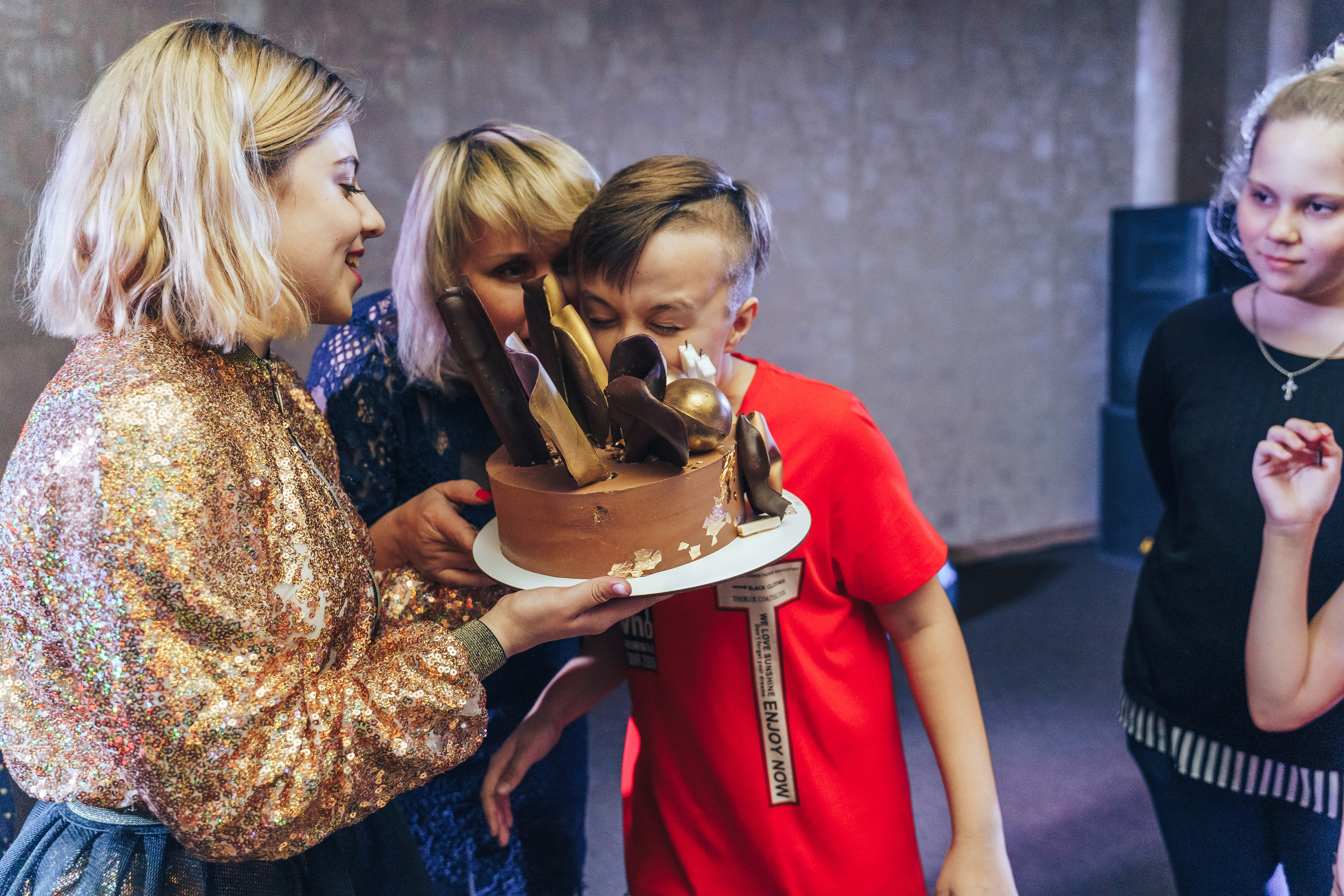 Teenage birthday party in the entertainment center. Photographer in London Daria Agafonova