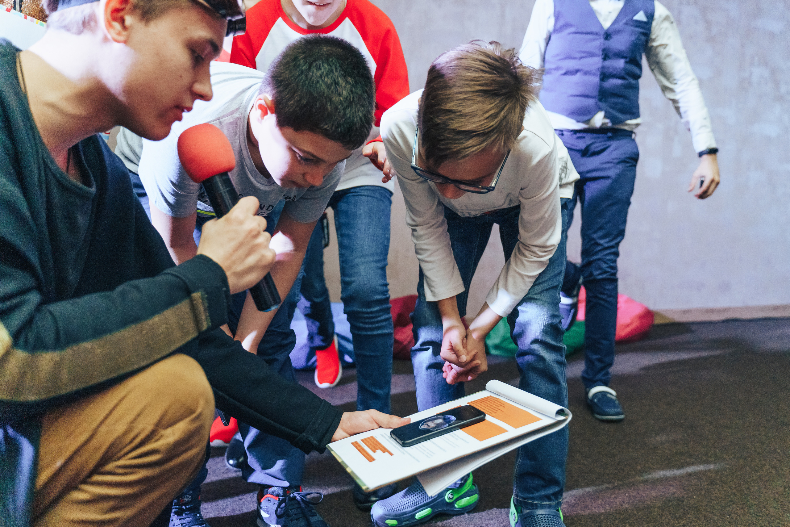 Teenage birthday party in the entertainment center. Photographer in London Daria Agafonova
