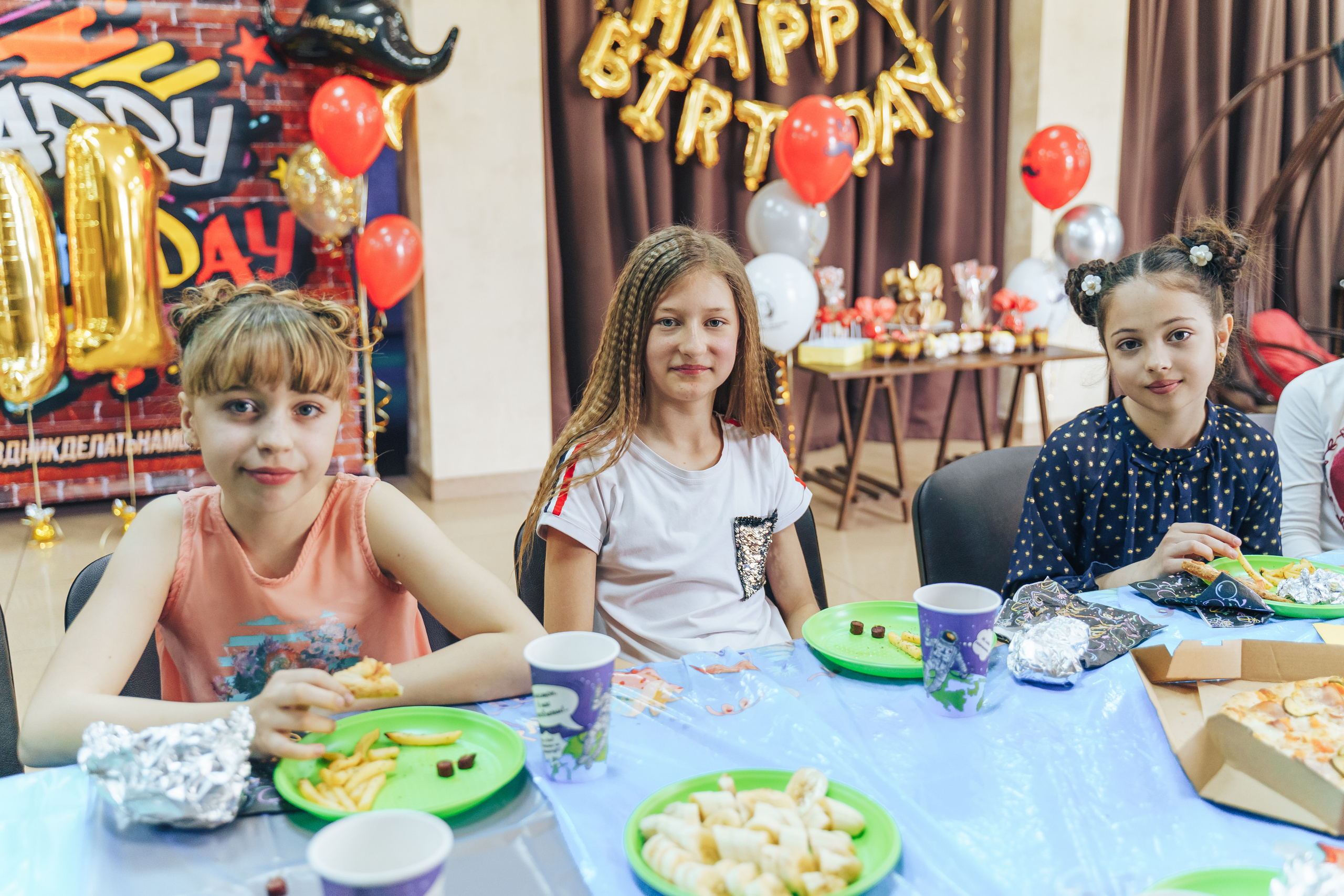 Teenage birthday party in the entertainment center. Photographer in London Daria Agafonova