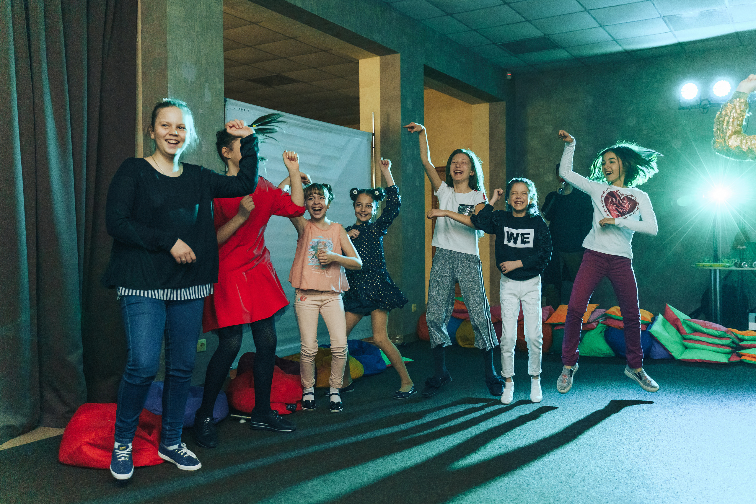 Teenage birthday party in the entertainment center. Photographer in London Daria Agafonova