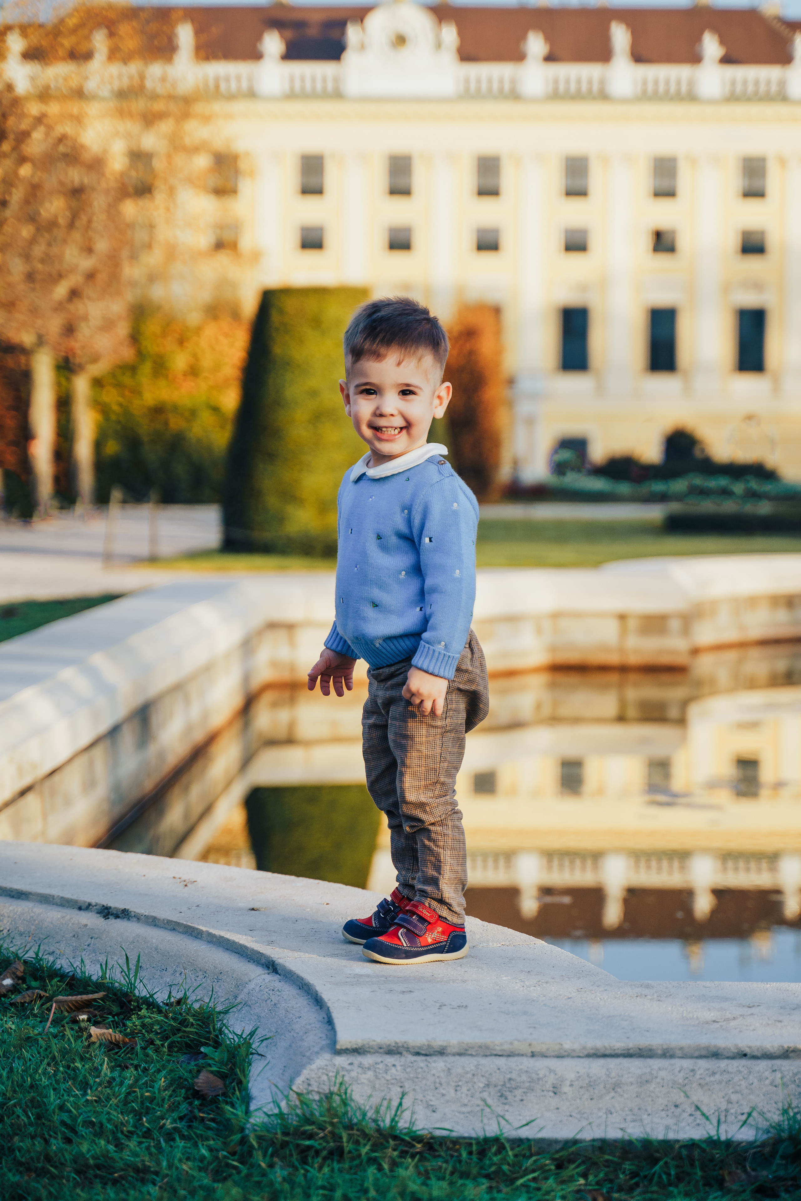 Family walking. Photographer in London Daria Agafonova