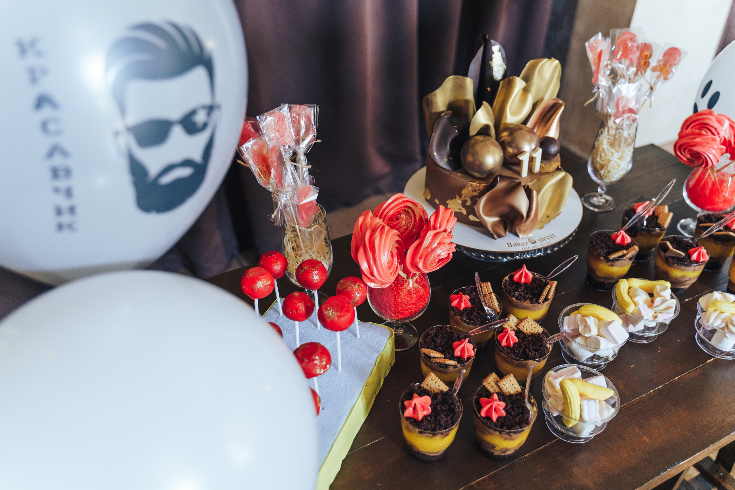 Teenage birthday party in the entertainment center. Photographer in London Daria Agafonova