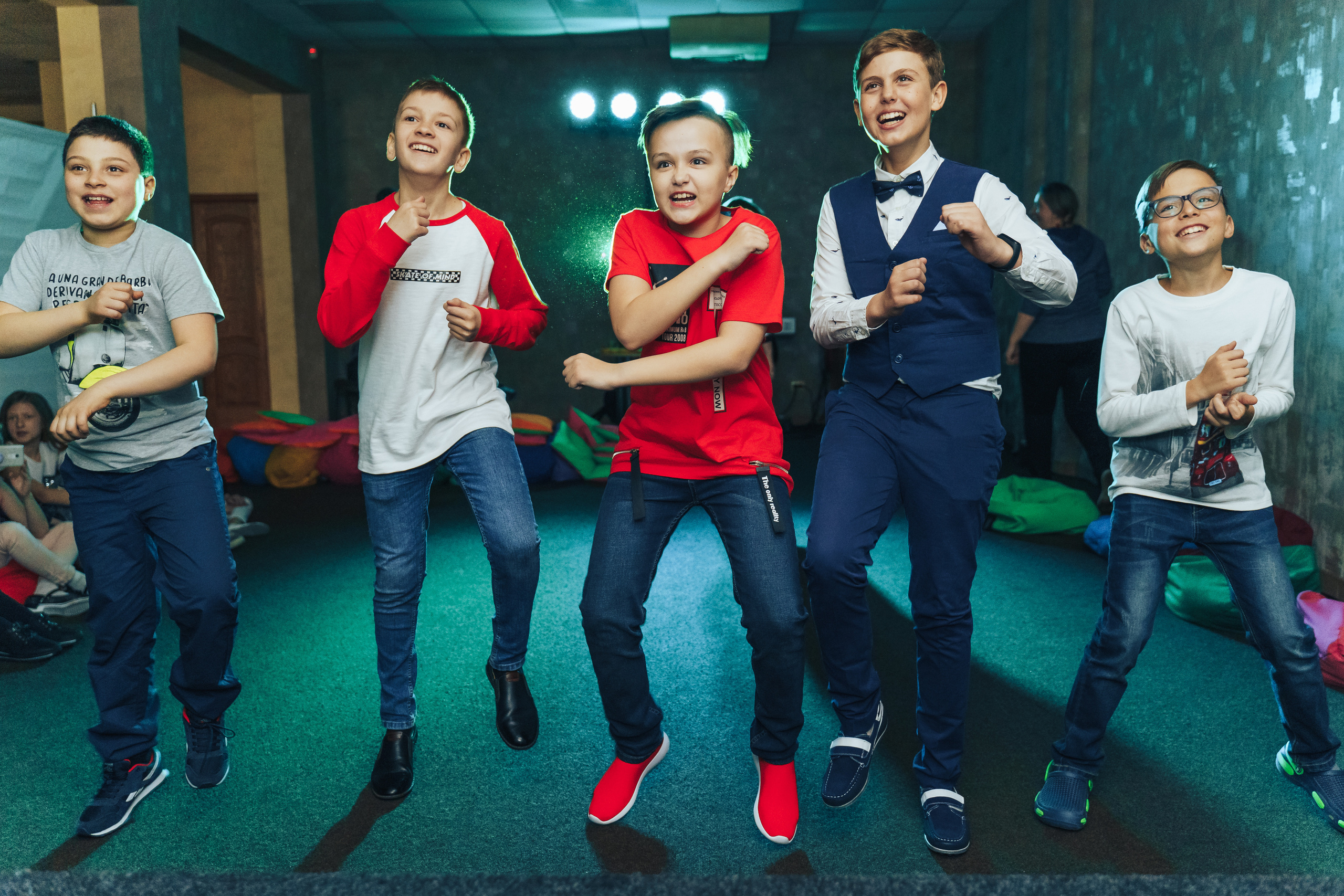 Teenage birthday party in the entertainment center. Photographer in London Daria Agafonova