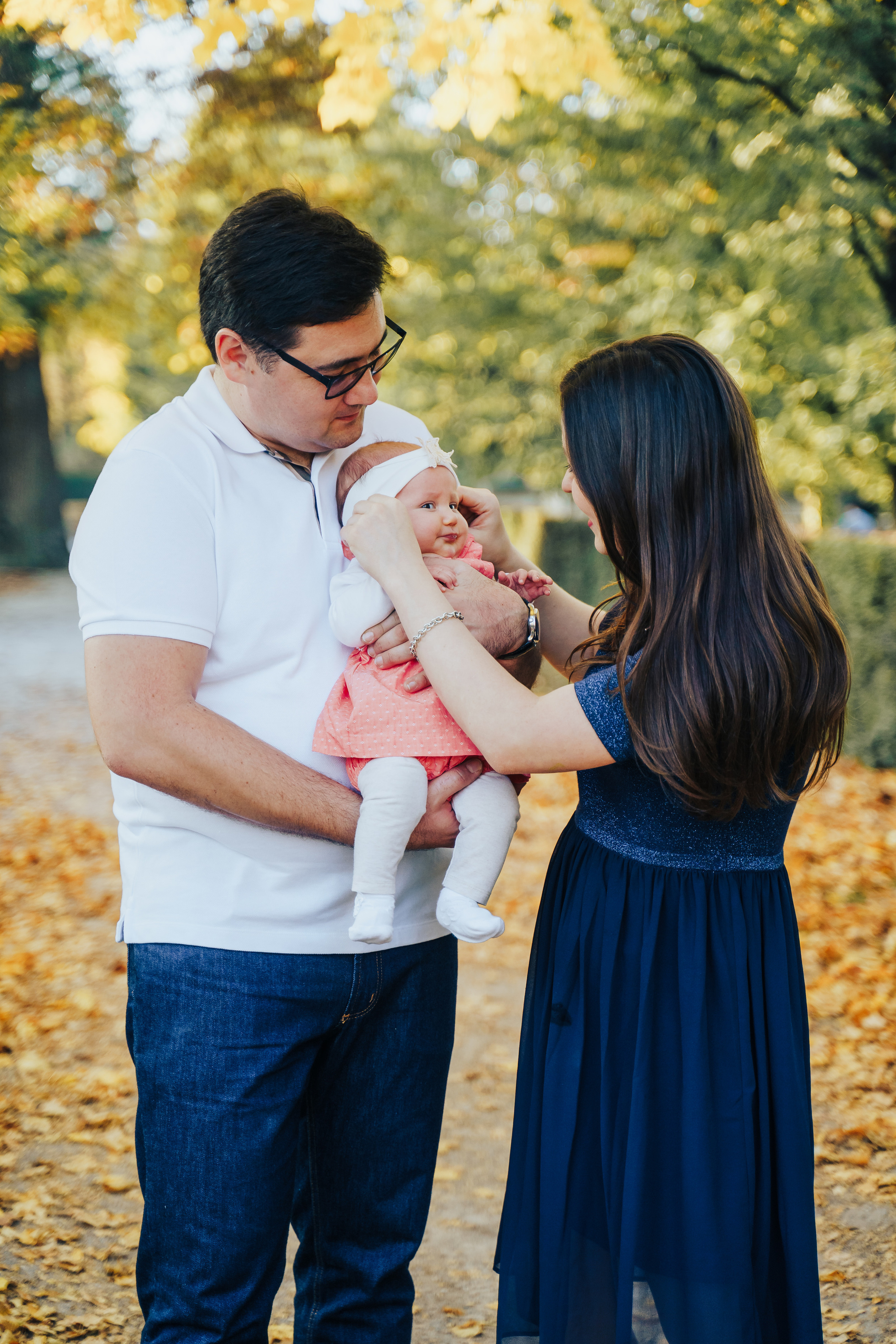 Family walking. Photographer in London Daria Agafonova