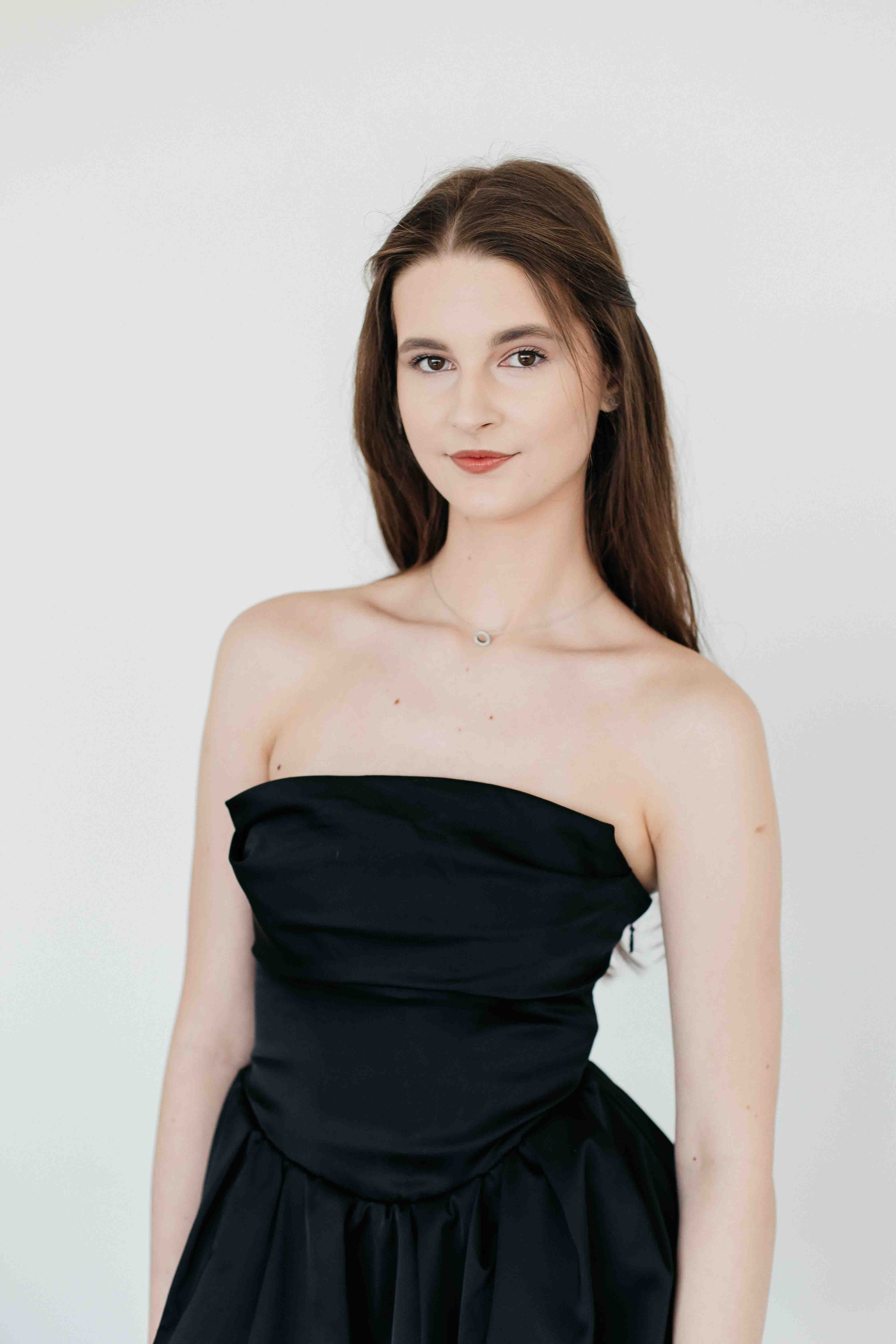 Viktoria. Anastasiia Tkachova — Photography & Branding