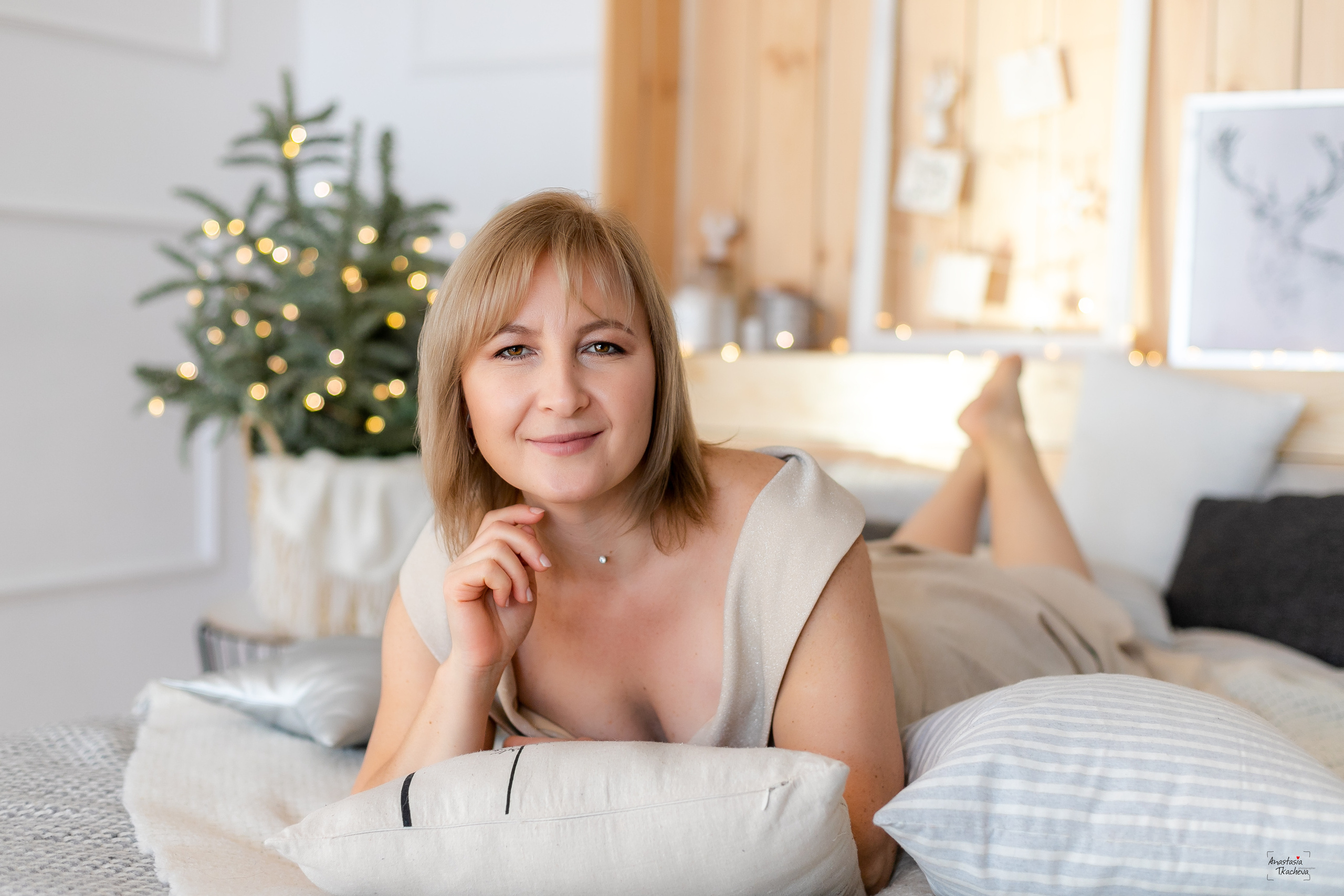 Mother with daughters. Anastasiia Tkachova — Photography & Branding