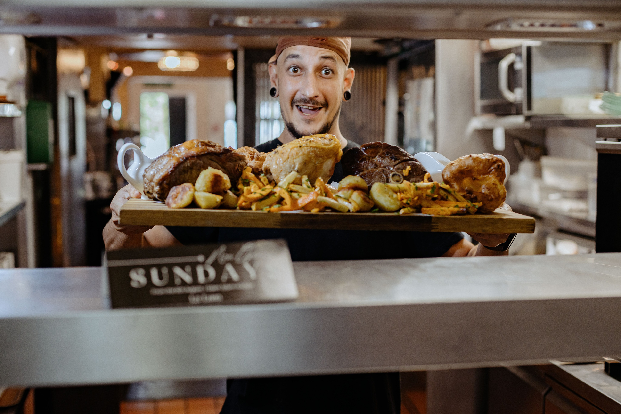 La Luna — Talbot Green. Anastasiia Tkachova — Photography & Branding