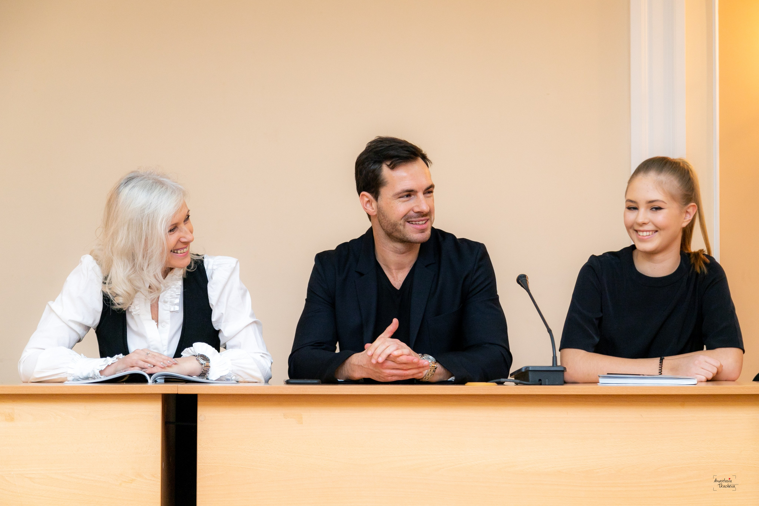 Conference. Anastasiia Tkachova — Photography & Branding