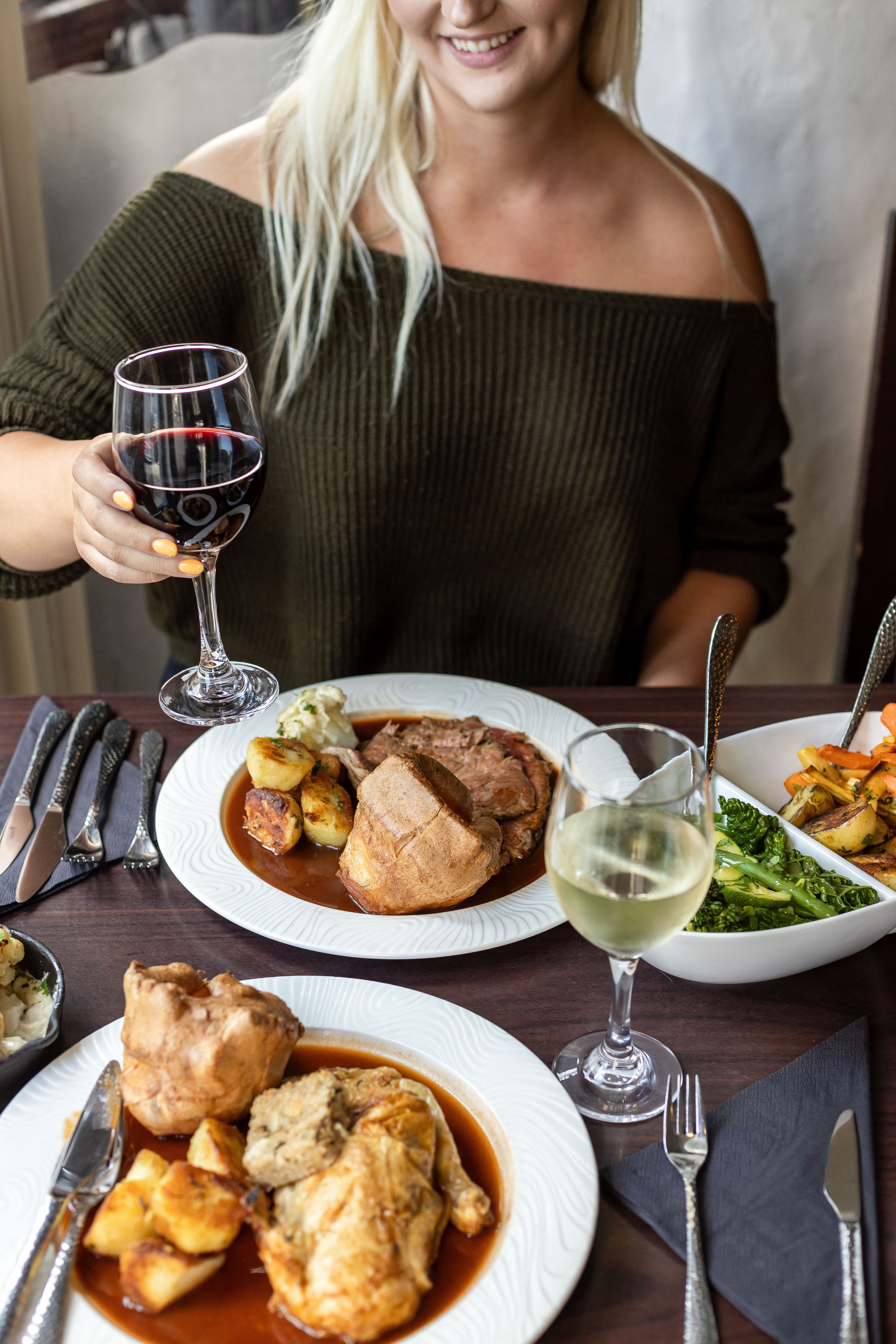 La Luna — Talbot Green. Anastasiia Tkachova — Photography & Branding