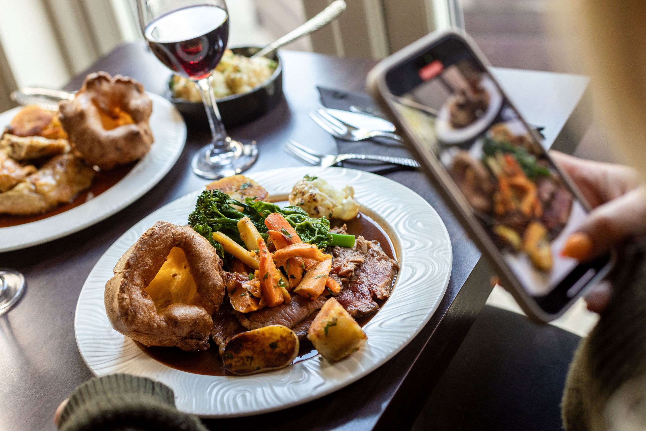 La Luna — Talbot Green. Anastasiia Tkachova — Photography & Branding