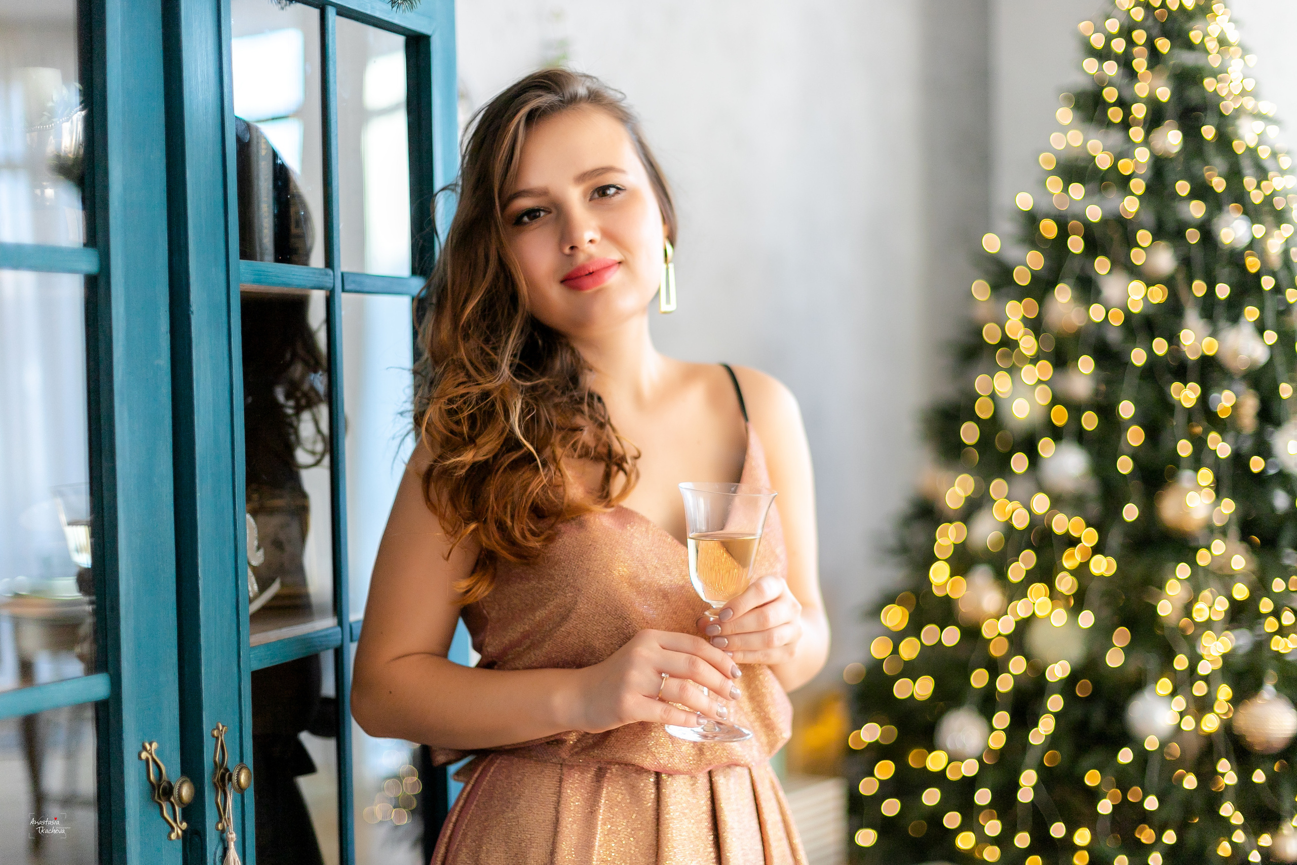 Mother with daughters. Anastasiia Tkachova — Photography & Branding