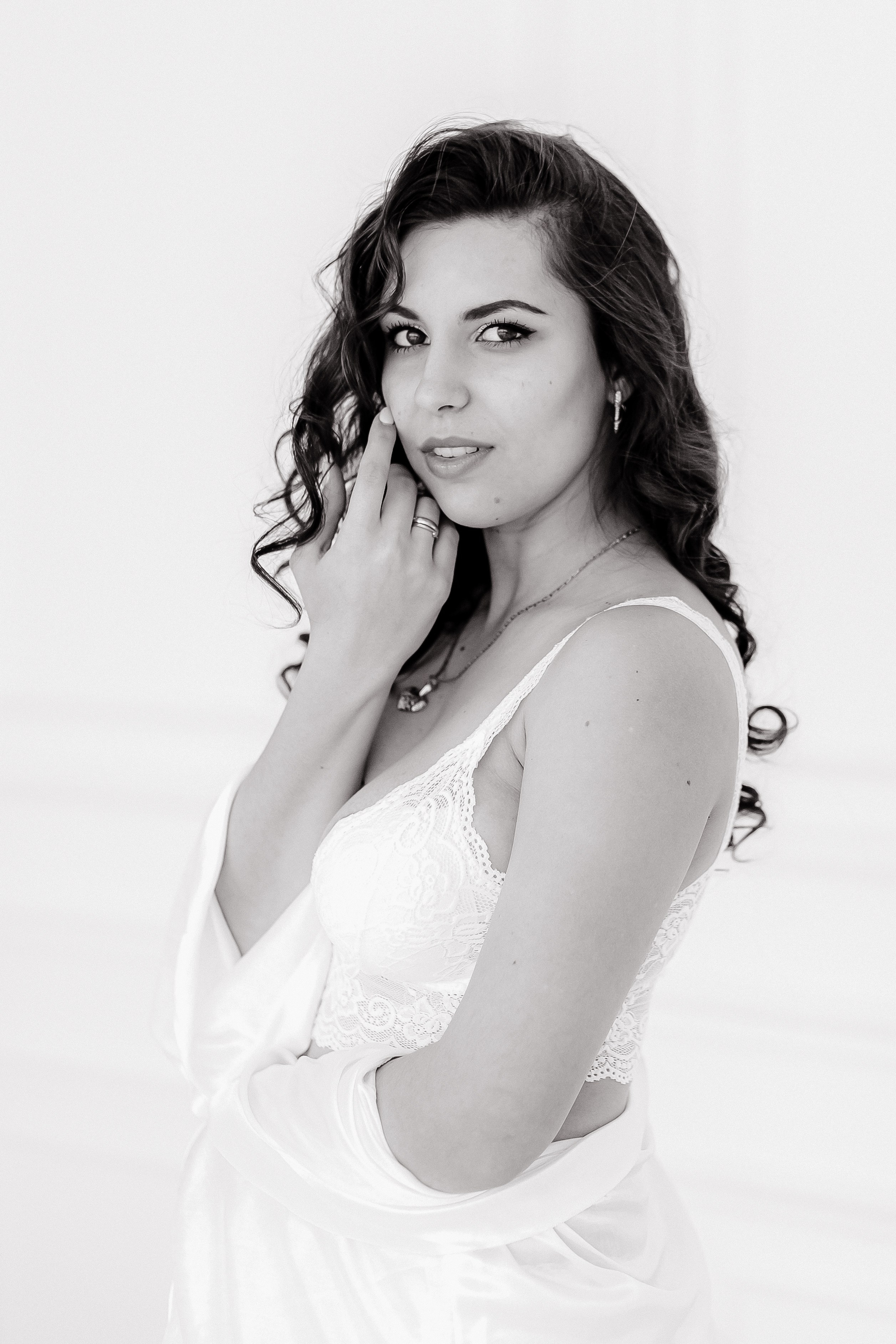 B&W. Anastasiia Tkachova — Photography & Branding