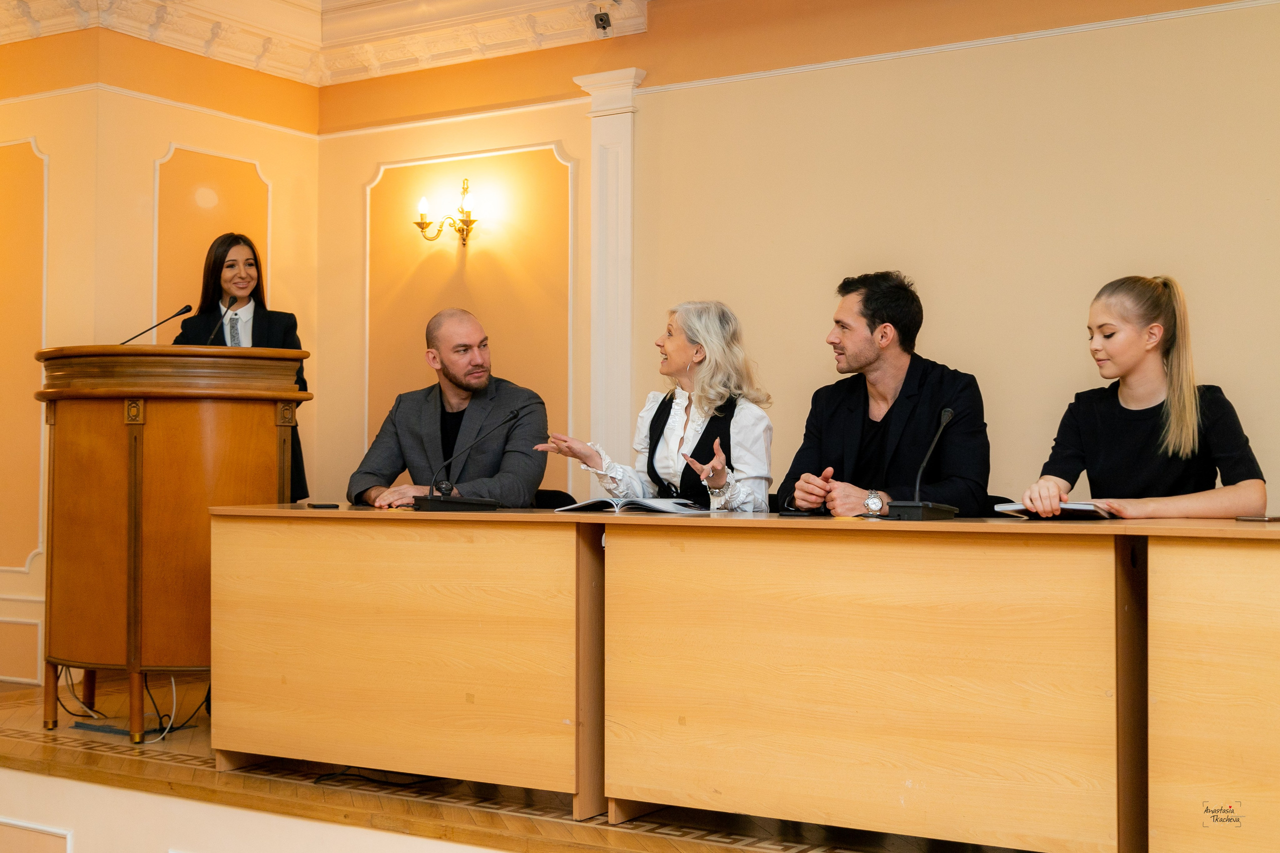 Conference. Anastasiia Tkachova — Photography & Branding