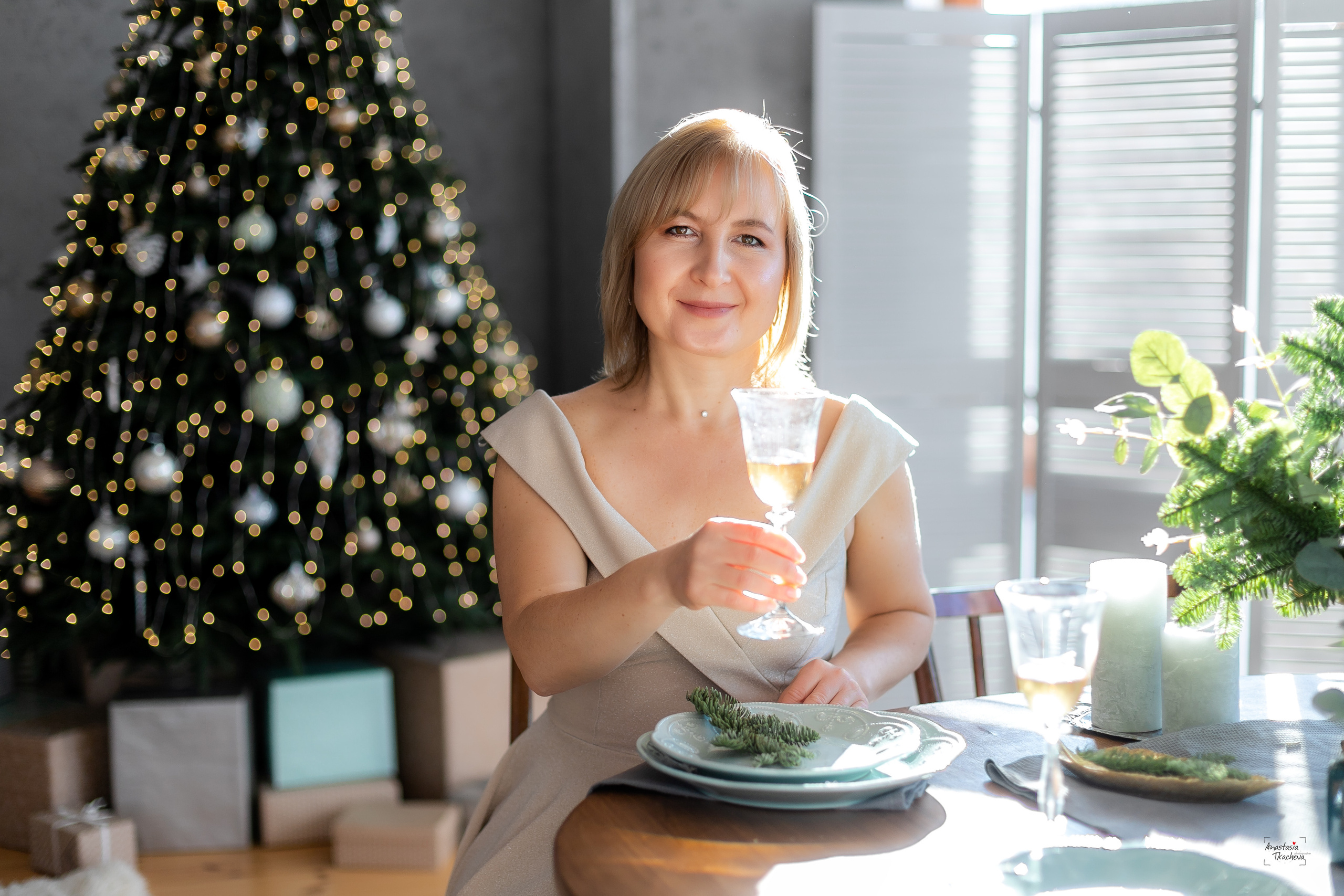 Mother with daughters. Anastasiia Tkachova — Photography & Branding