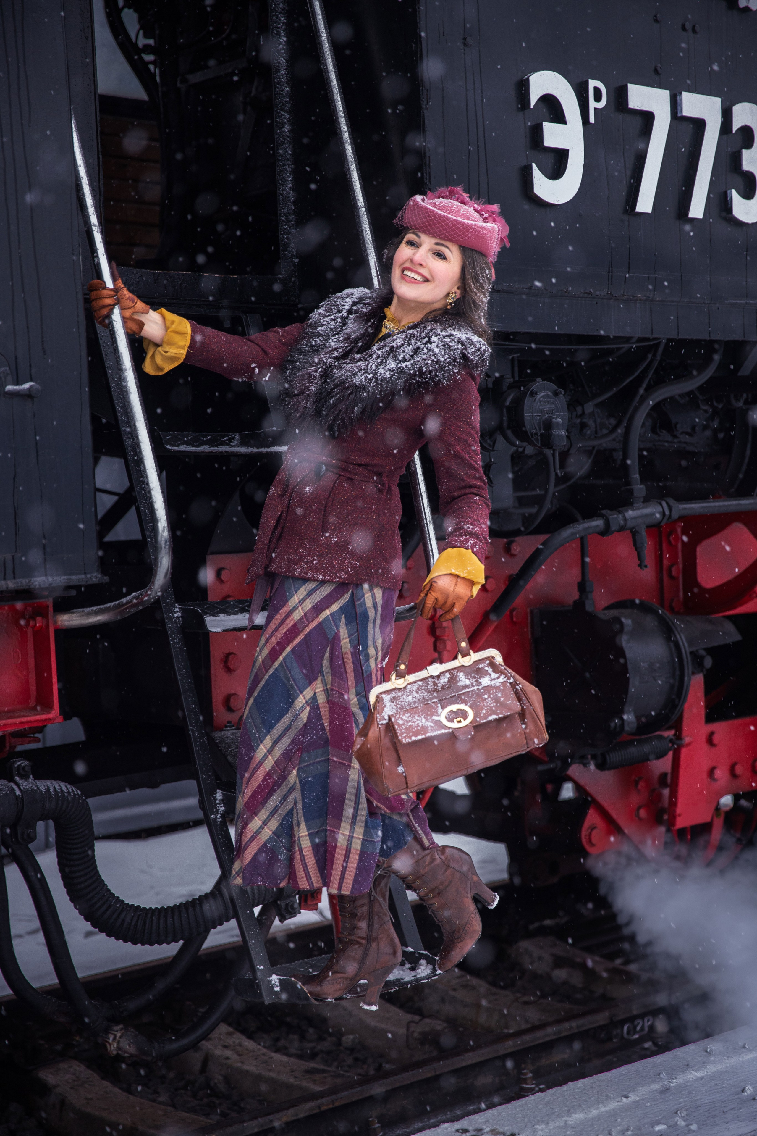 Атмосферна фотоісторія «Потяг і перон» з Юлією. Сімейний та дитячий фотограф Київ, Ірпінь, Буча — Галина Пивоварова